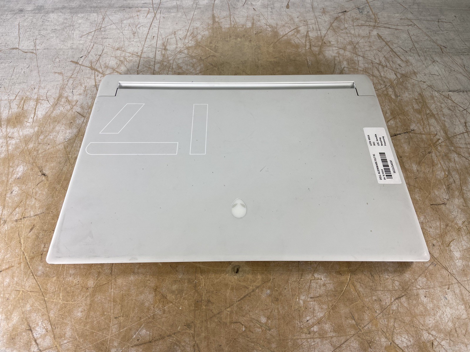 DELL ALIENWARE X17 R1 i7-11800H @ 2.30GHz, 8GB RAM, NO HDD/OS – (FOR PARTS)