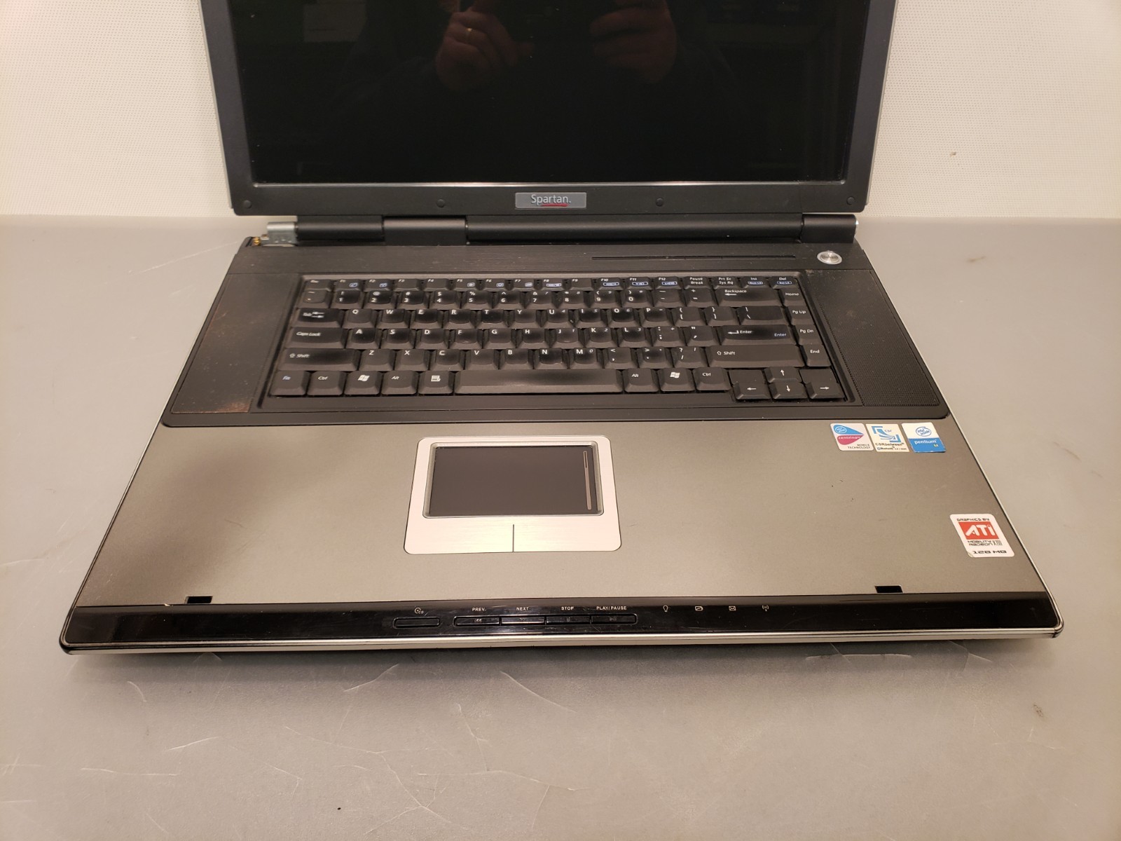 Vintage Asus Spartan Z83V Pentium M 17″ Laptop 2GB 80GB WinXP ATI Radeon