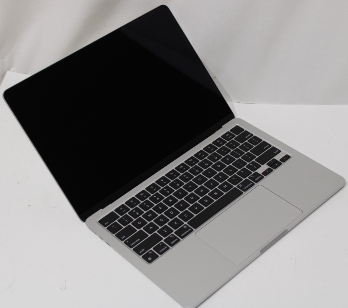 2022 Apple MacBook Air 13.6″ A2681 (M2 16GB RAM 512GB SSD) Silver MLY43LL/A