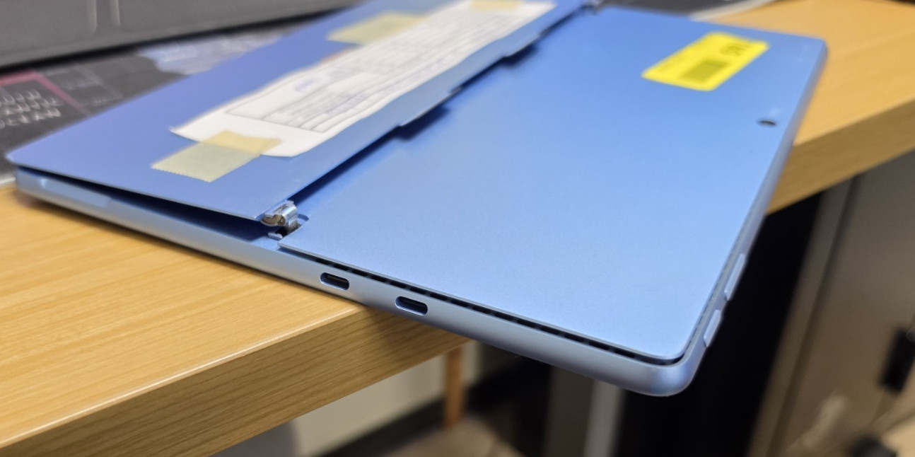 Microsoft Surface Pro 11 – 13″ OLED Snapdragon X Elite 16GB RAM 1TB SSD – READ