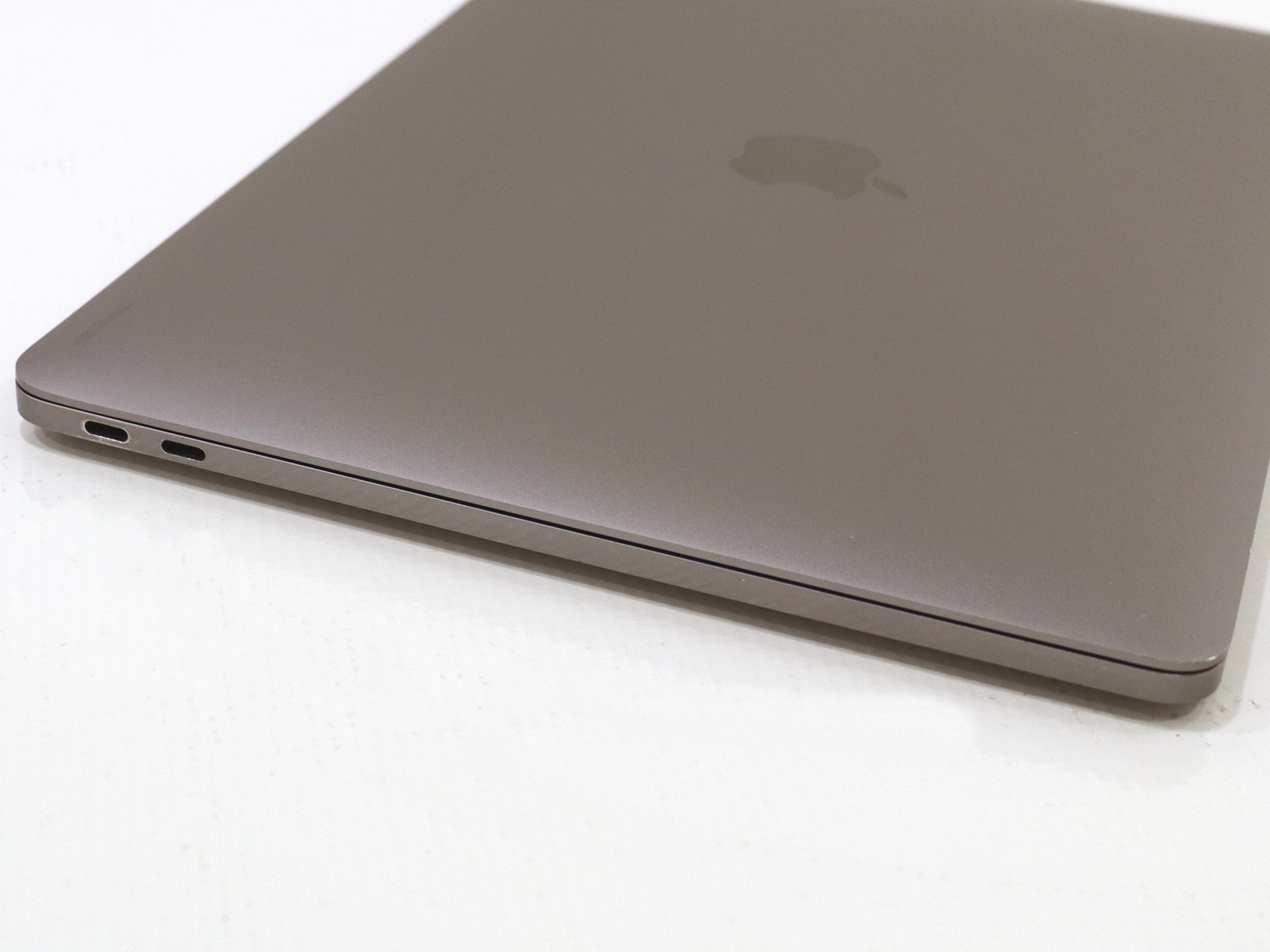 Apple MacBook Pro A1708 13.3″ Intel i5-7360U 8GB RAM 256GB SSD – As Is Cracked