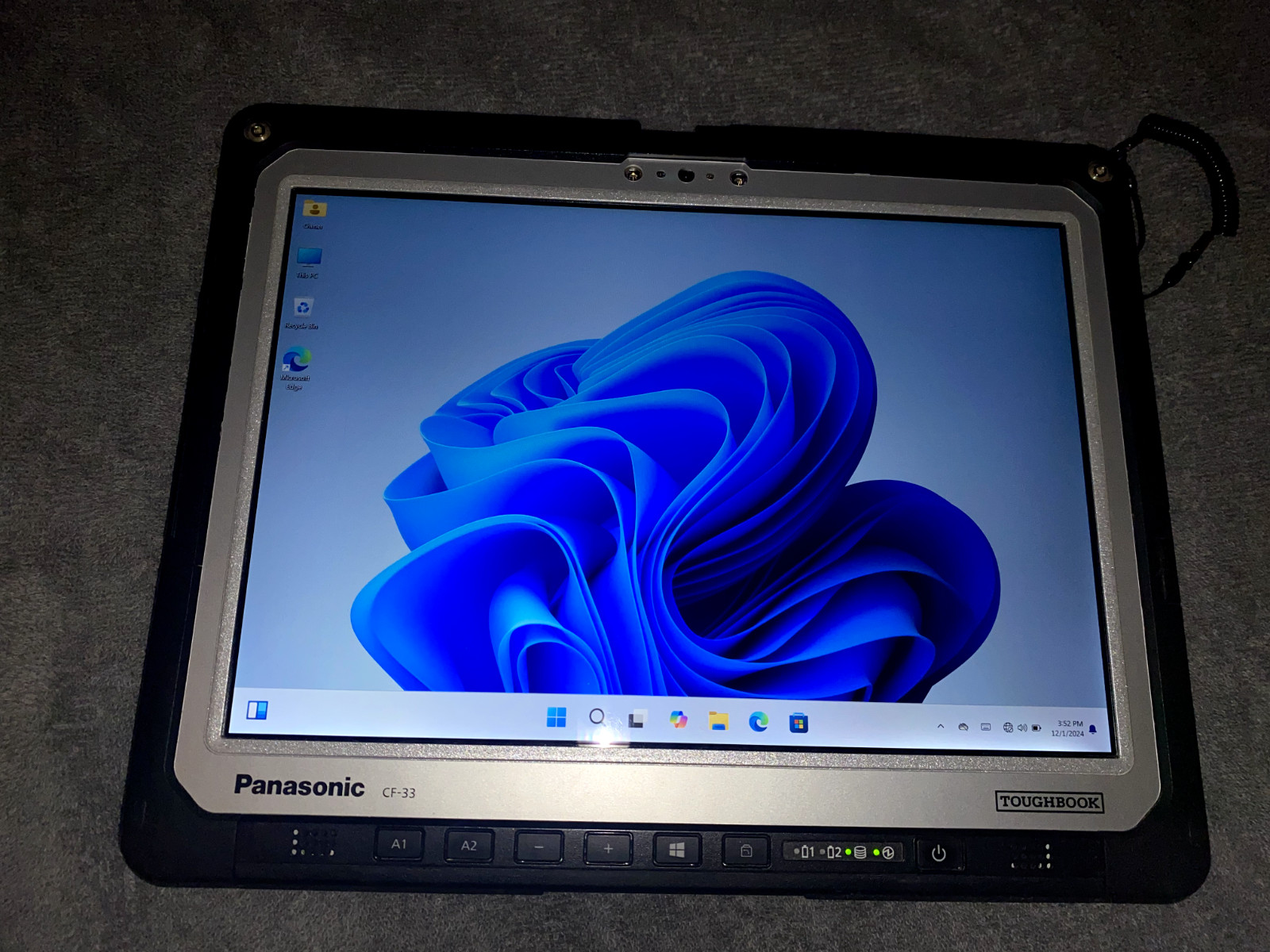 Panasonic ToughBook CF-33 MK1 i5-7300U 2.6GHz 8GB, 512 GB SSD,4G LTE, 2210 hours