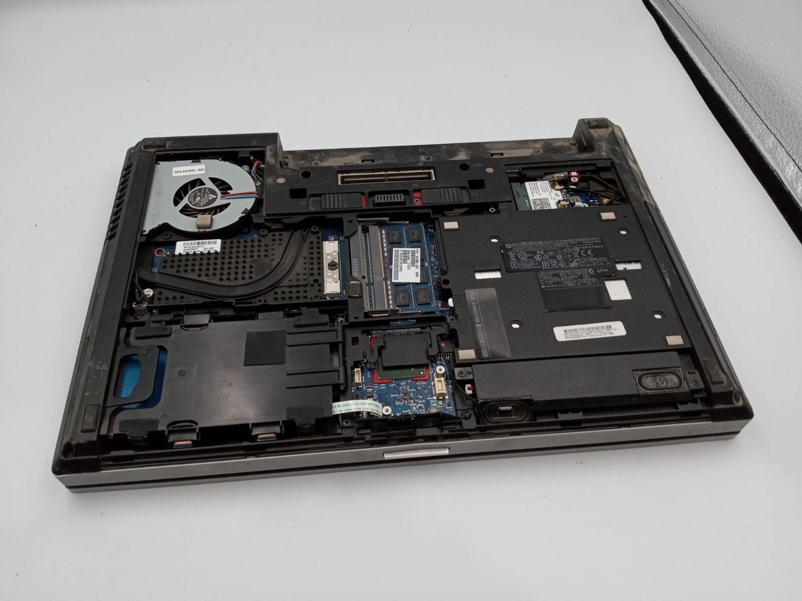 HP EliteBook 8470p 14″ Laptop Intel Core i5-3340M 4GB RAM – BOOTS – READ -RR