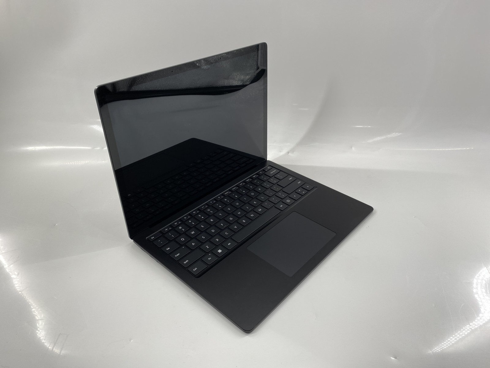 Microsoft Surface Laptop 4 13.5″ AMD Ryzen 7 | 16GB 512GB-SSD | Fair*