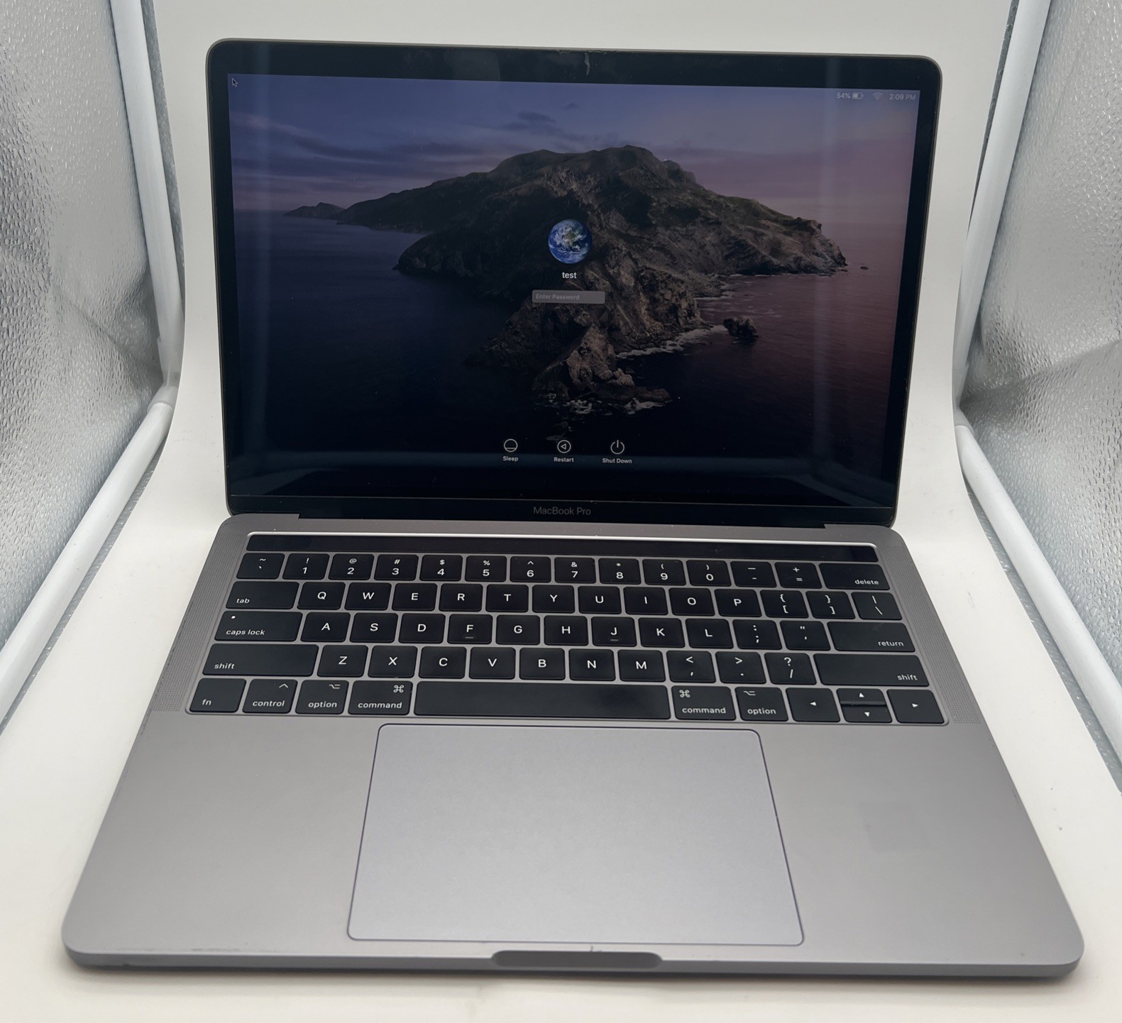 2017 Macbook Pro 13 3.1Ghz Intel Core i5 8GB RAM 256GB BAD KEYBOARD/BAD TRACKPAD