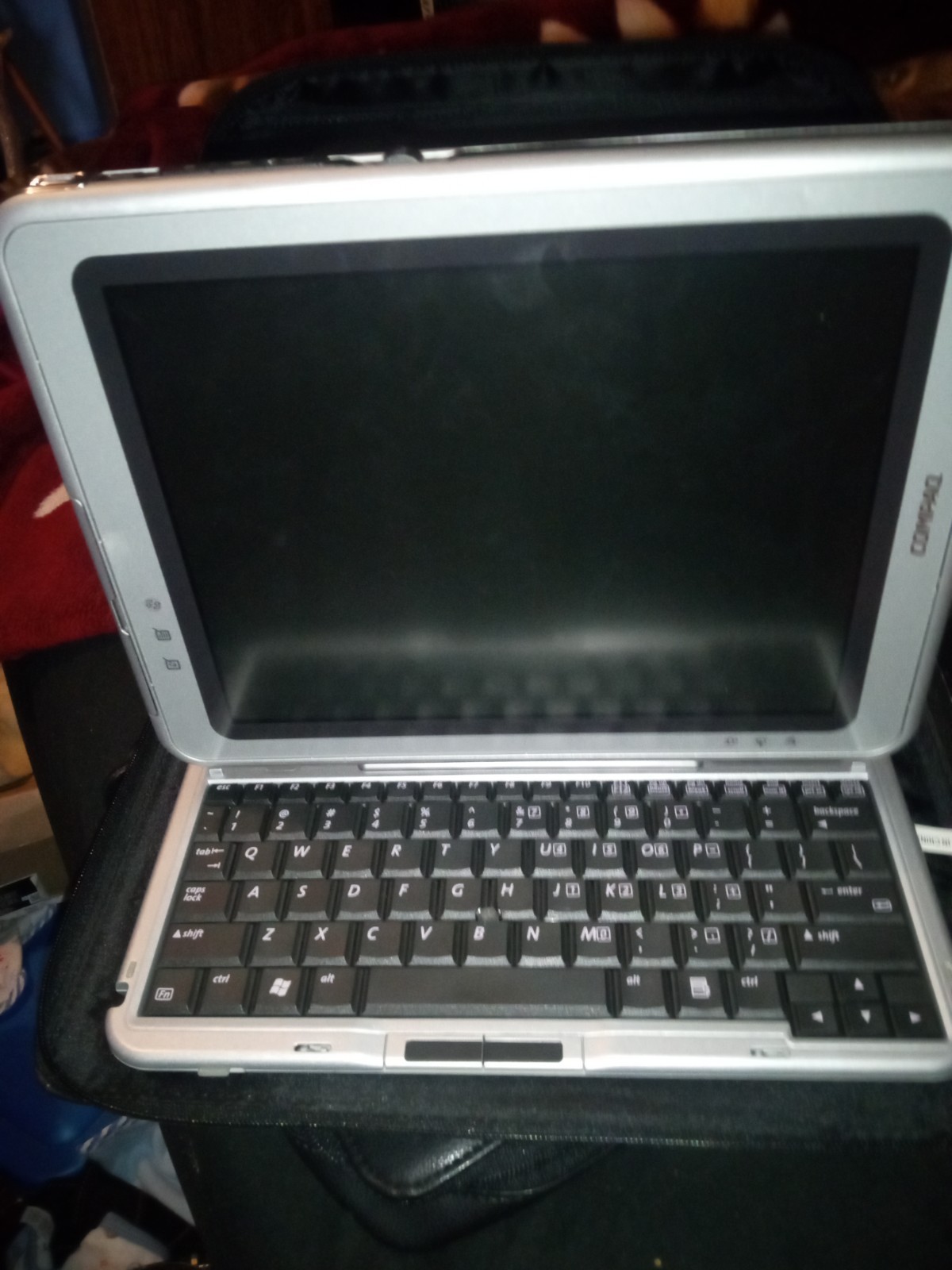 Compaq Tablet PC TC1000 – 10.4″ HD, 1GHz Transmeta Crusoe, 256MB RAM, 15GB