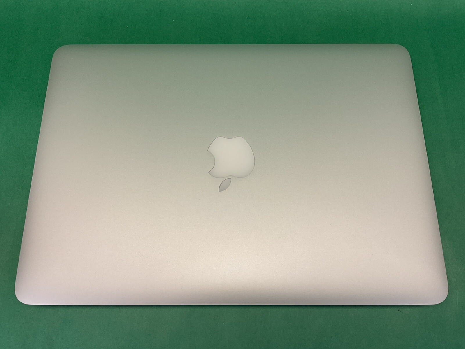 Apple MacBook Pro A1502 – 13” Laptop – POWERS ON – UNTESTED