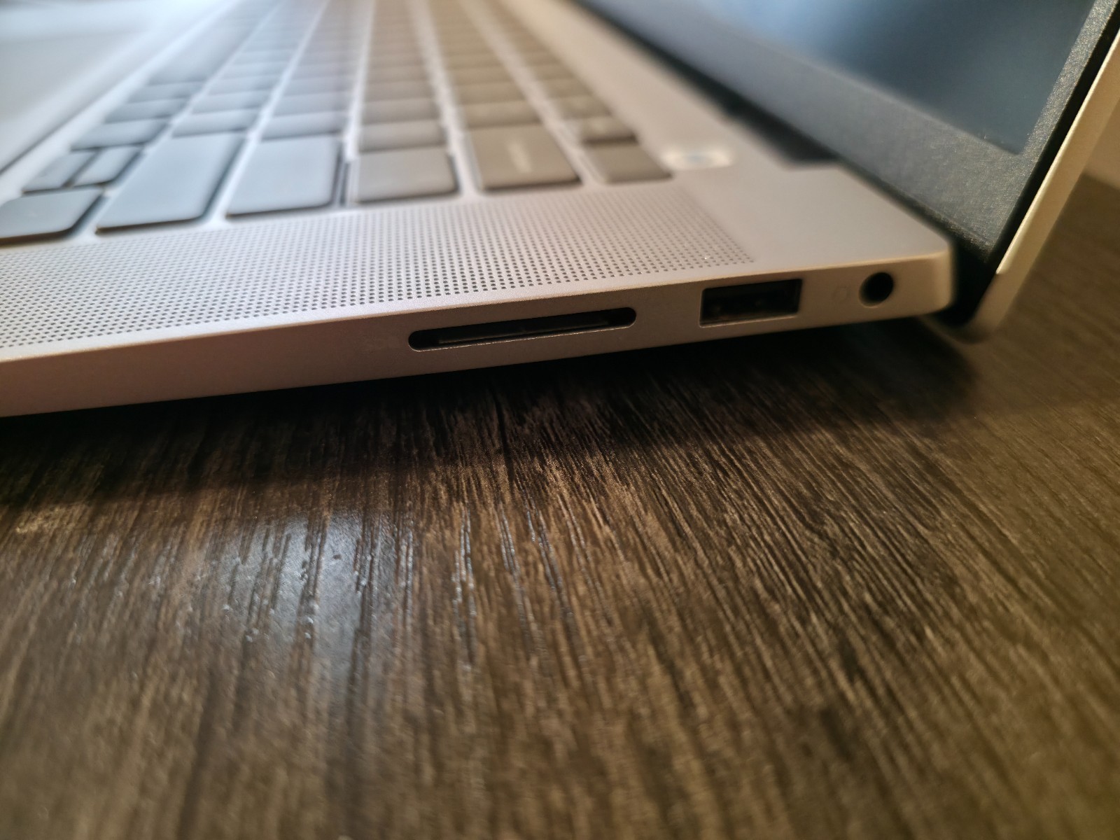 Dell Inspiron 16″ 5635 Laptop Ryzen 7-7730U 16GB 1TB SSD Windows 11 Home