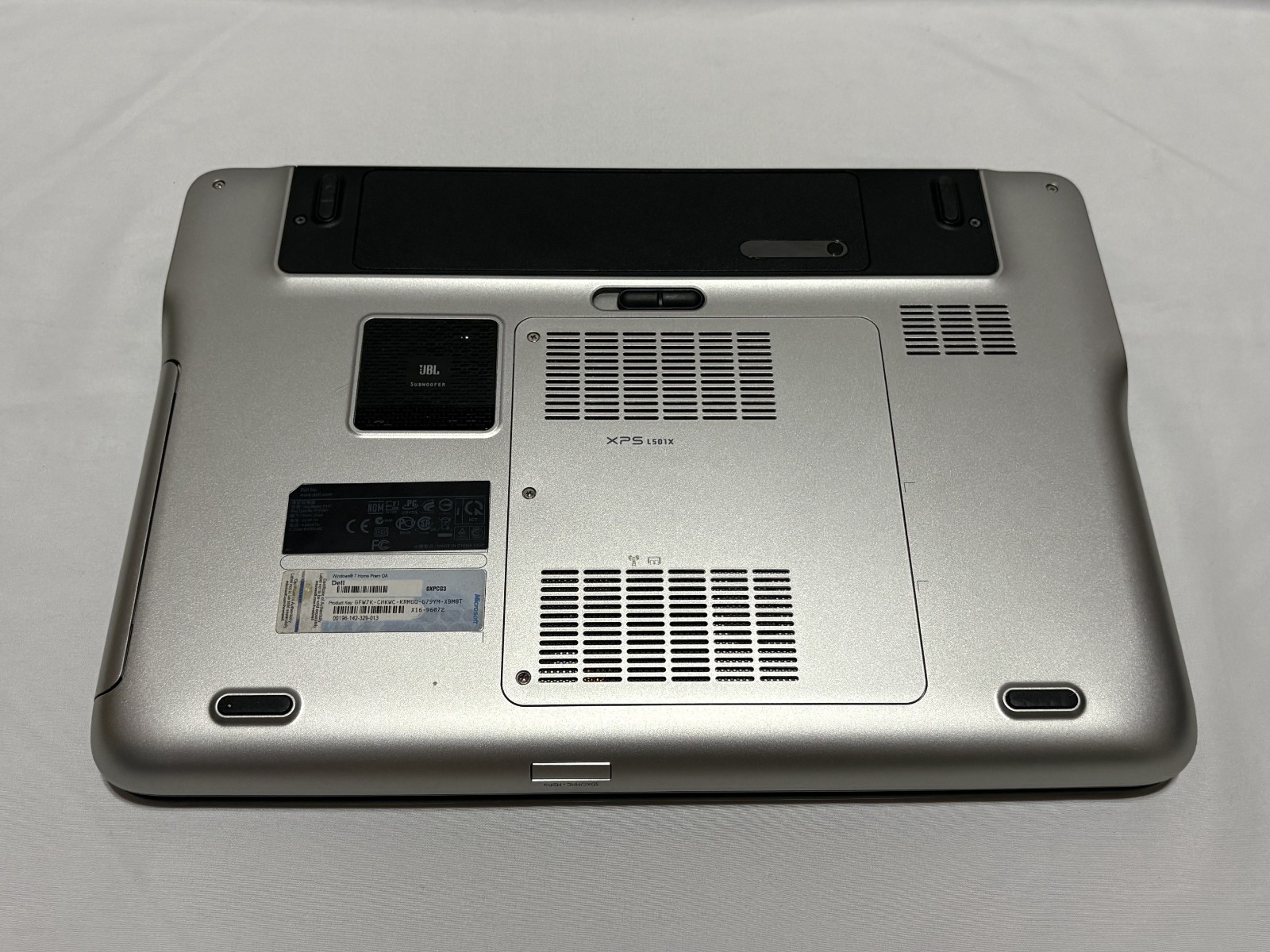 Dell Laptop XPS L501X with Power Supply – No HDD. Weak Battery. Working.