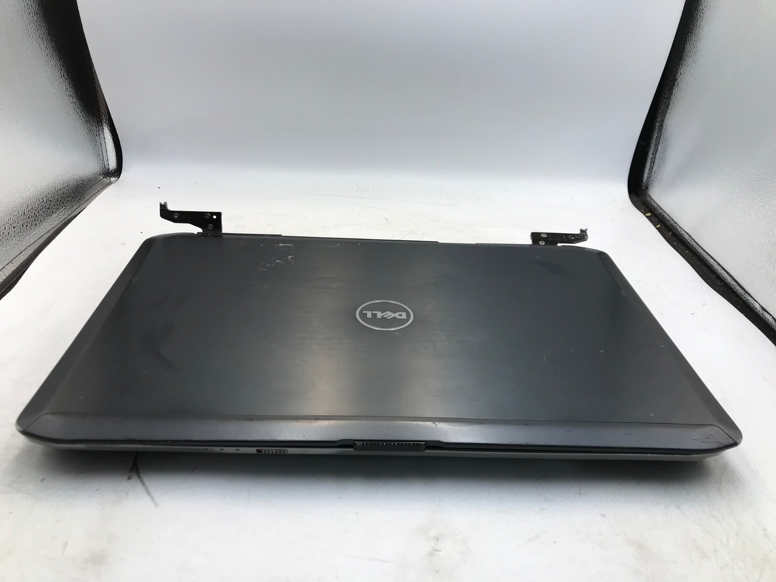 Dell Latitude E5530 Intel Core i5 3rd Gen. 15.6″ Laptop-NO BOOT/BROKEN HINGE-MZ