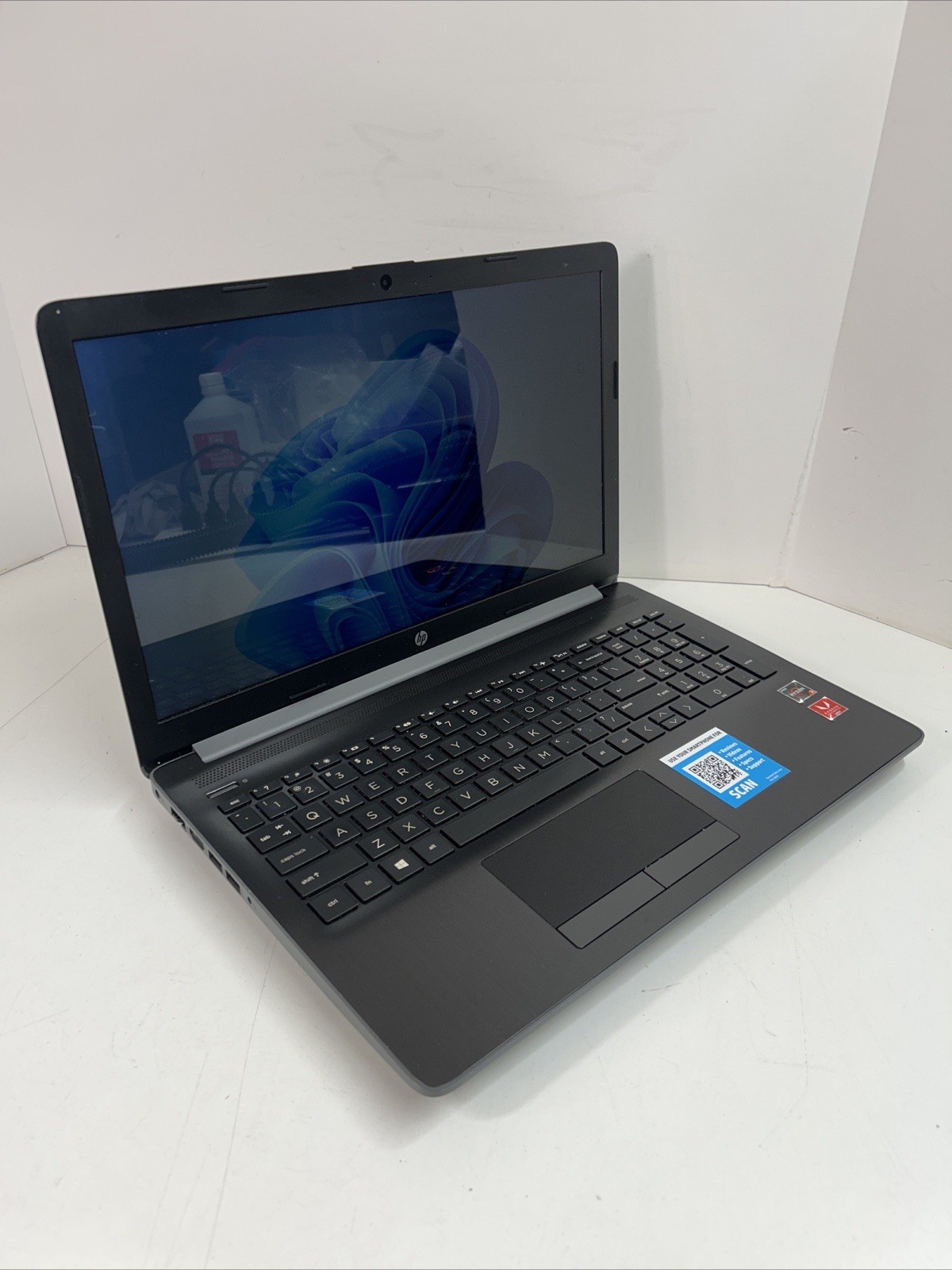 HP Laptop 15-db0051od AMD Ryzen 3 2200U@2,5GHz 16GB RAM 256GB SSD W11P