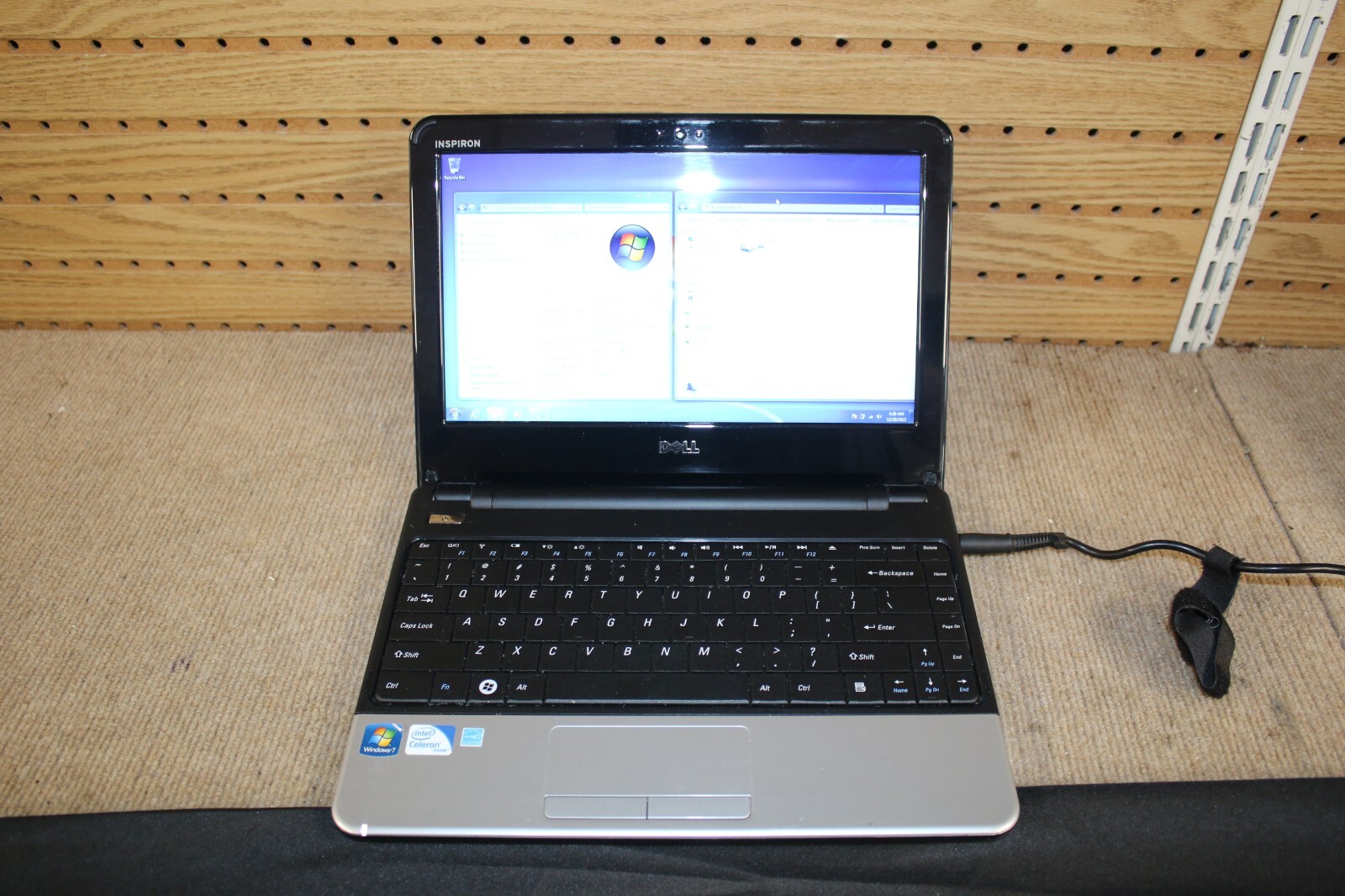 Dell Inspiron 11z PO3T Celeron 1.3ghz 2gb Ram Win 7 Home Premium WORKS!