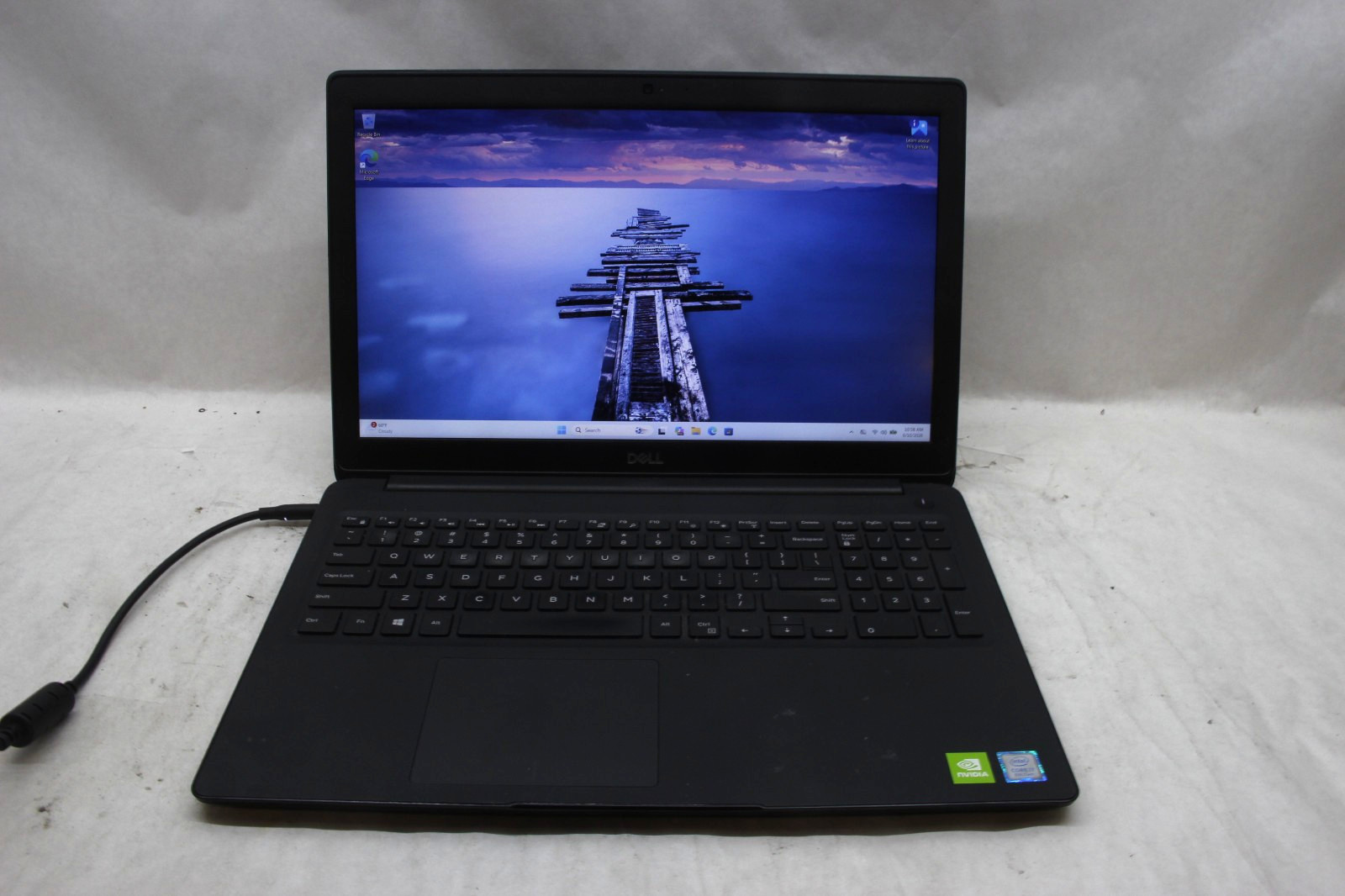 Dell Latitude 3500 15.6″ Laptop i7-8565U 16 GB RAM 256 GB SSD Win 11 w/Charger