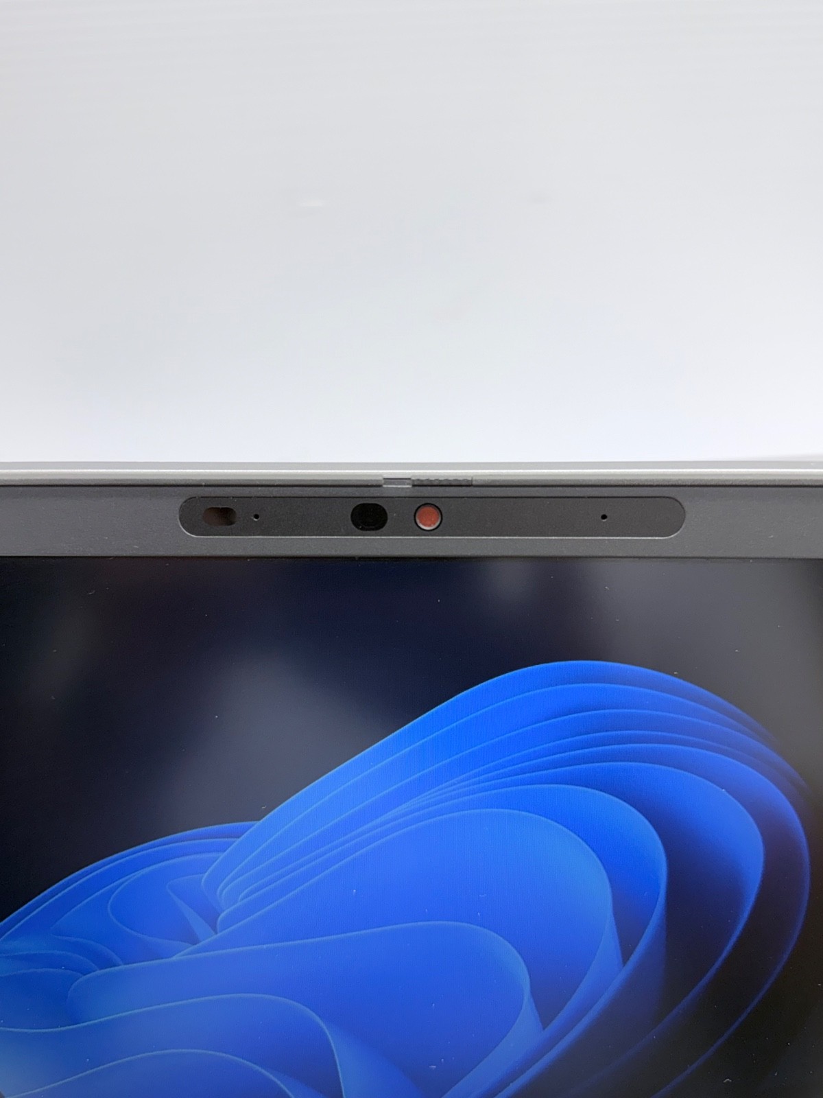 Dell Precision 3561 Laptop + Dock | i7-11800H 16GB 256GB SSD T1200 15.6″ – SP71