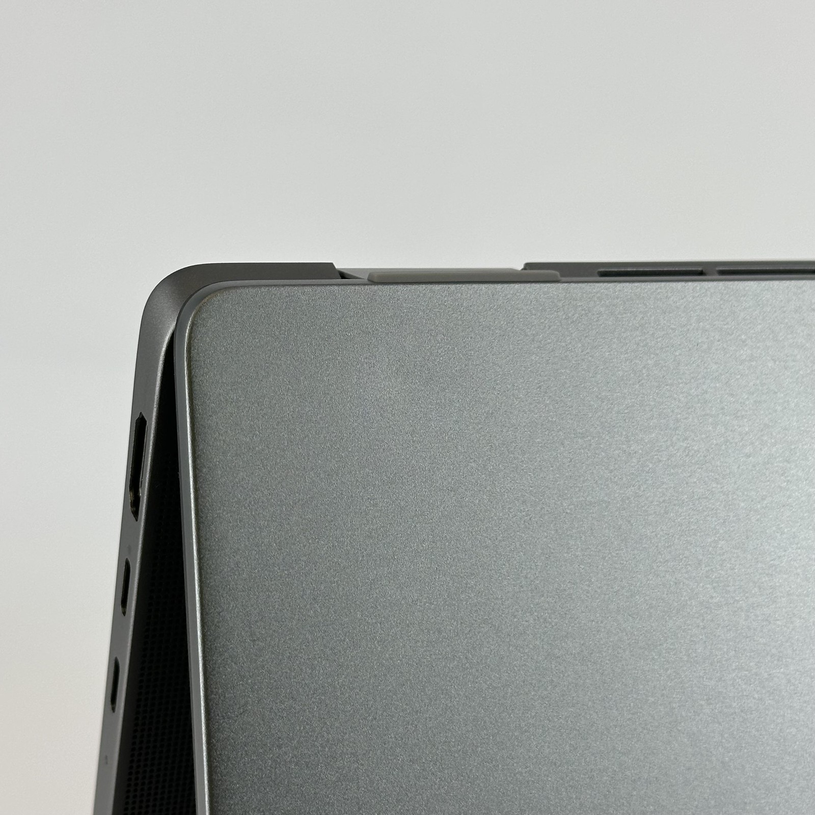 Dell Latitude 7440 14 Gray QHD+ TOUCH 1.9GHz i7-1370P 32GB 256GB SSD GOOD – BENT