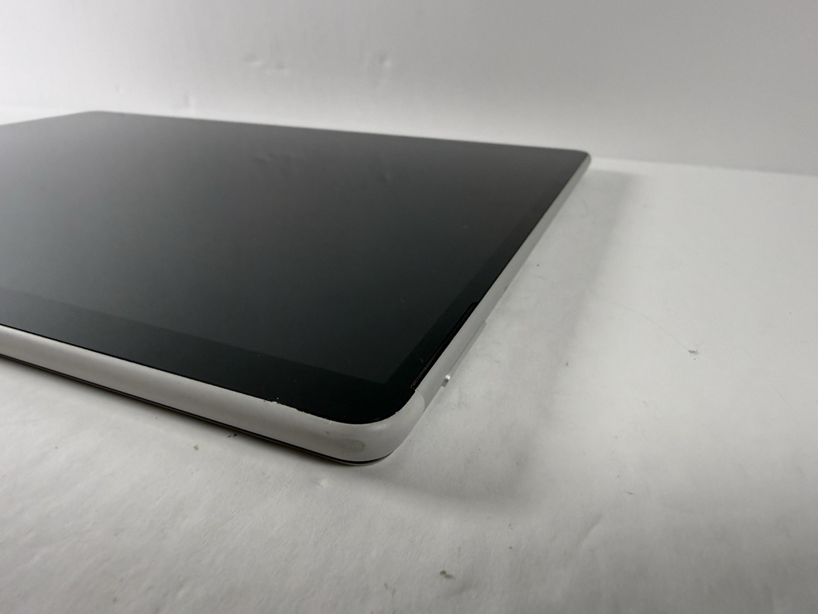 Microsoft Surface Pro 8 (1982) i5-1145G7 – 16GB RAM – 256GB 120Hz – Win 11 Pro