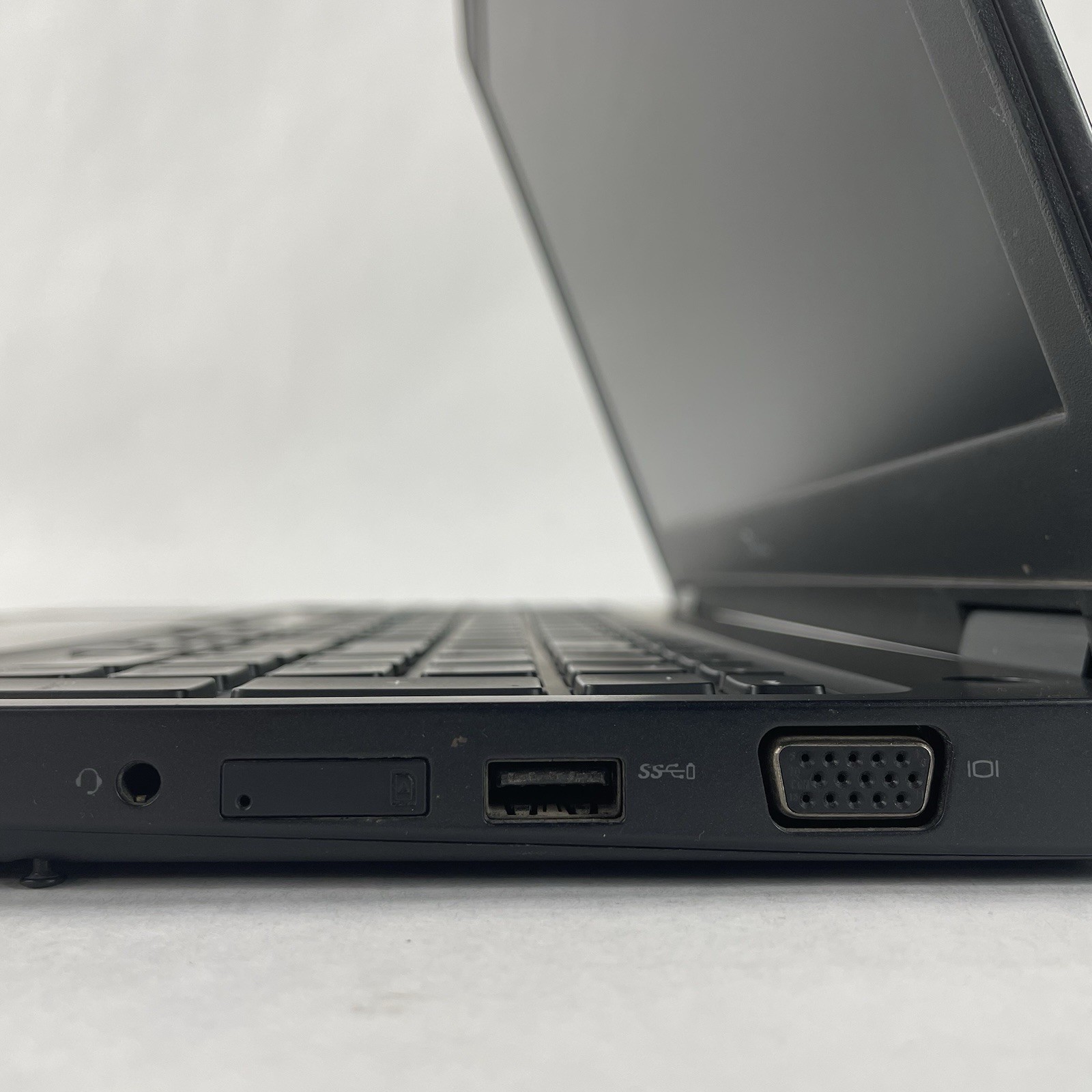 Dell Latitude 5591 15.6″ i7-8850U 2.60 GHz 8 GB RAM No SSD No OS No Battery