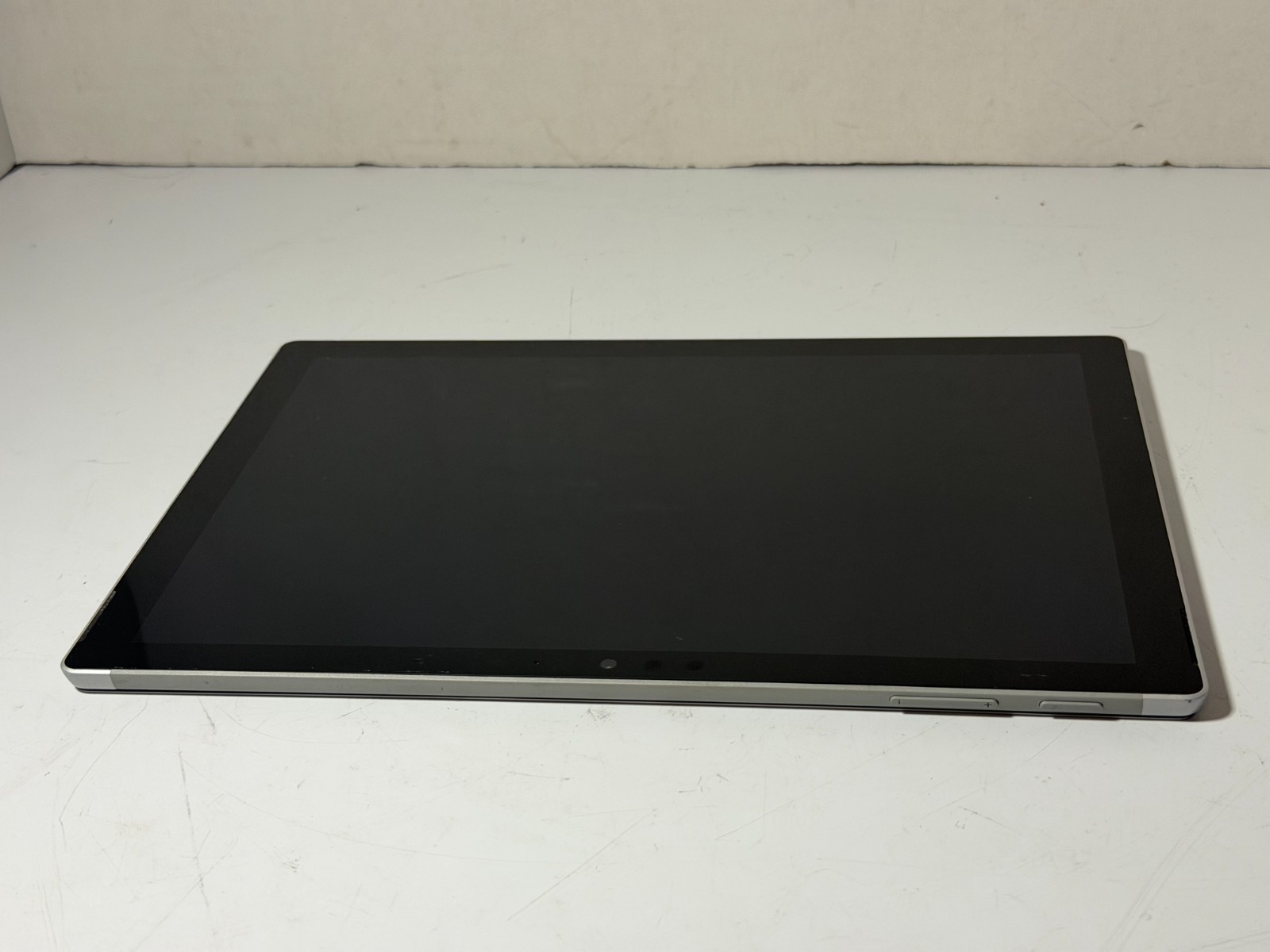 Microsoft Surface Pro 5 1796 12.6″ i7-7660U 8GB 256GB SSD with Keyboard