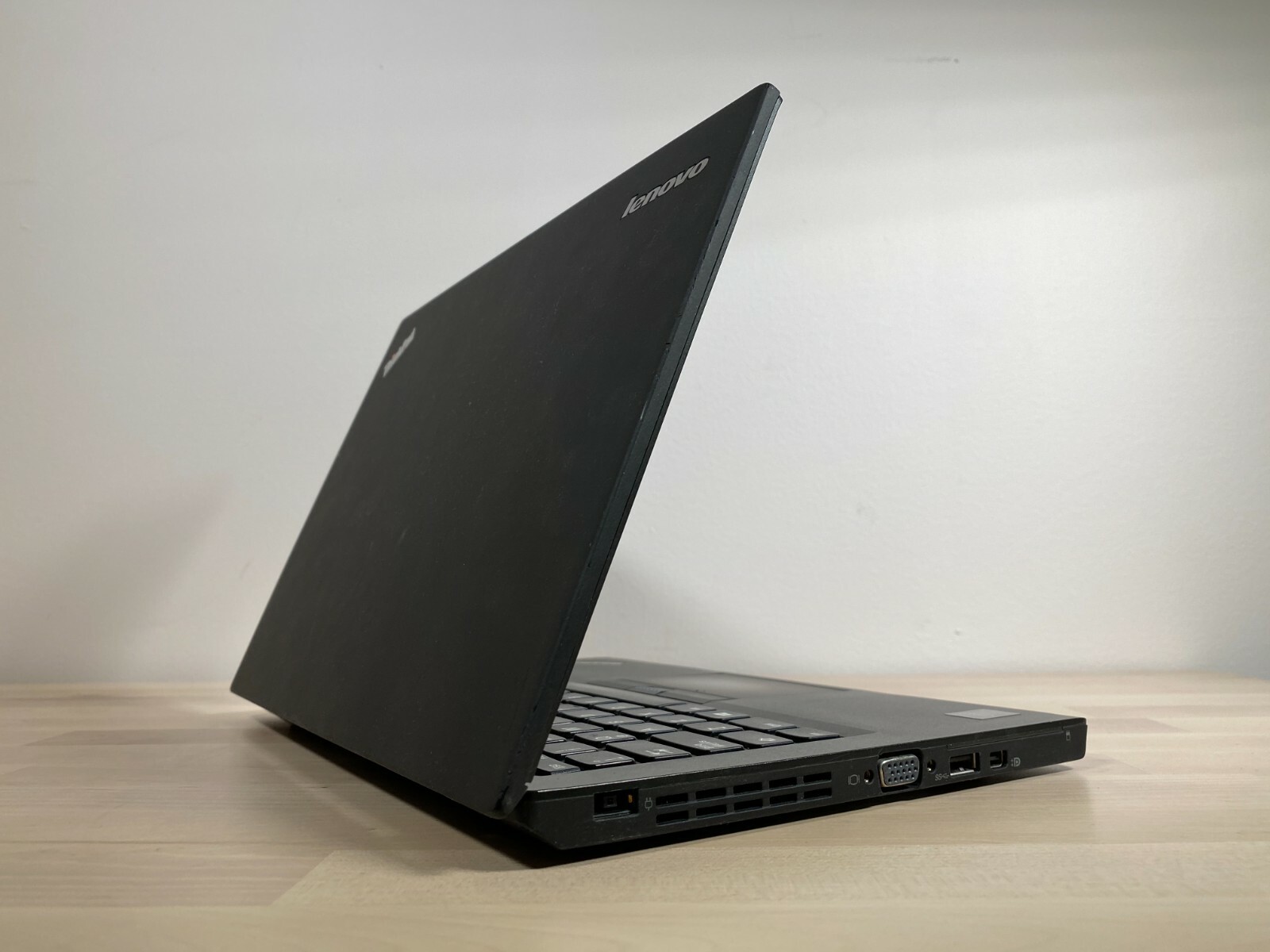 Lenovo ThinkPad X250 Intel i5-5300U 2.30Ghz 8GB RAM 500GB HDD Windows 10 PRO