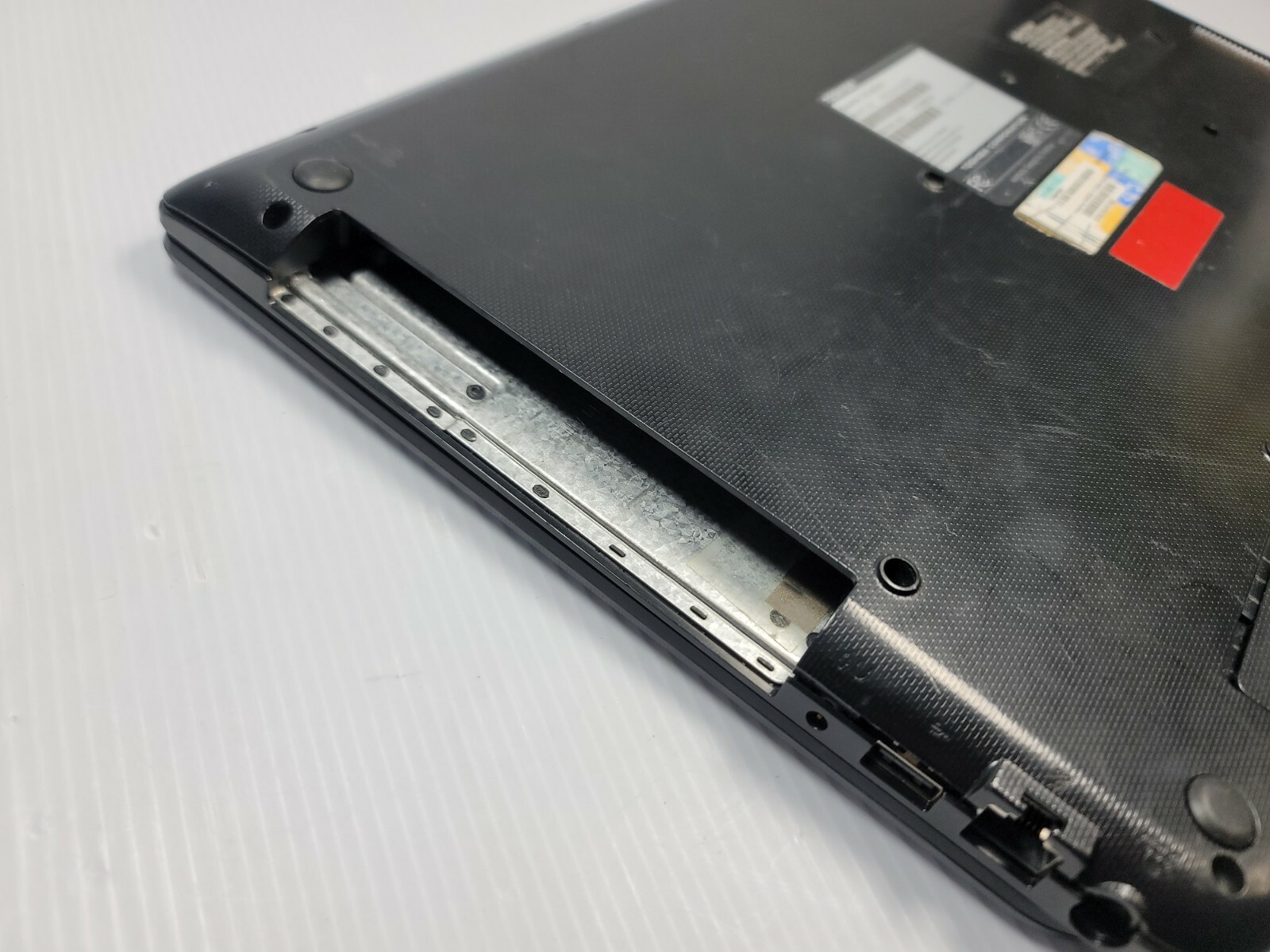 TOSHIBA Satellite 15.6″ C55-B5392 Laptop Intel Core i3-4005U 1.7GHz READ #M1