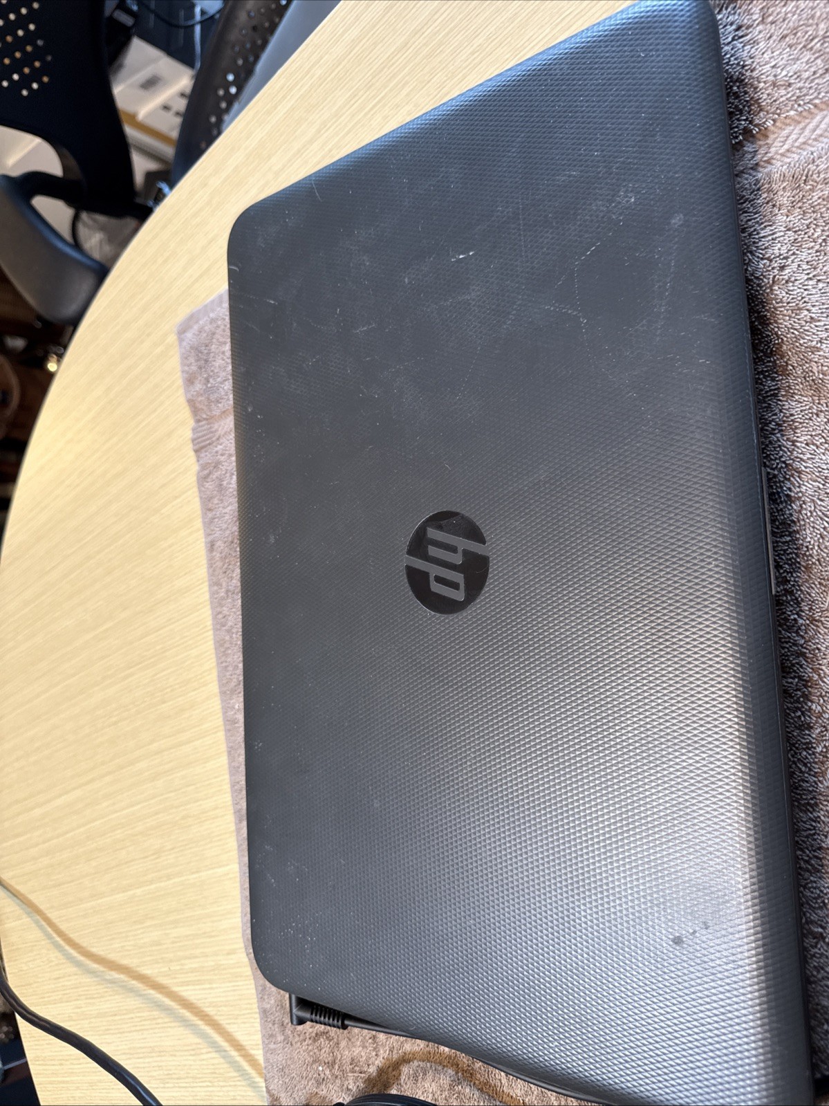 HP 255 G4 NOTEBOOK PC A8-7410 APU WITH RADEON R5 GRAPHICS Ram 4gb