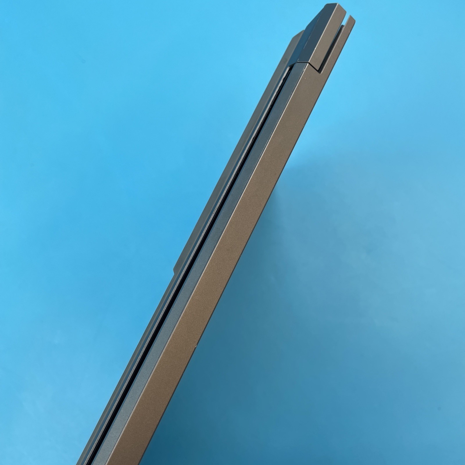 HP ZBook Studio G8 | i7-11850H | 32GB RAM | 256GB SSD | A2000 | WIN 11 PRO | 89%
