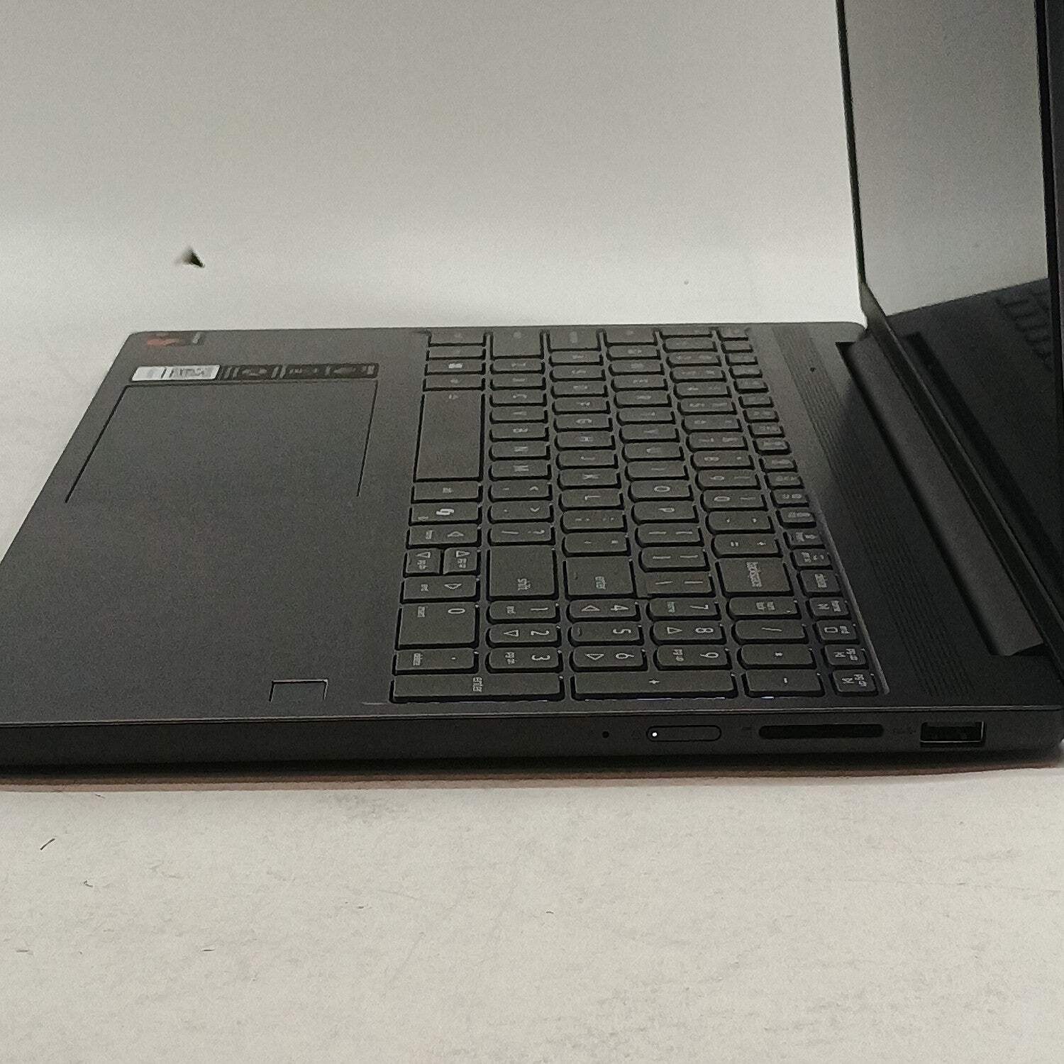 Lenovo IdeaPad Slim 3 15Q8X10 15.6″ Snapdragon X X1-26-100 2.9GHz 16GB RAM 256GB