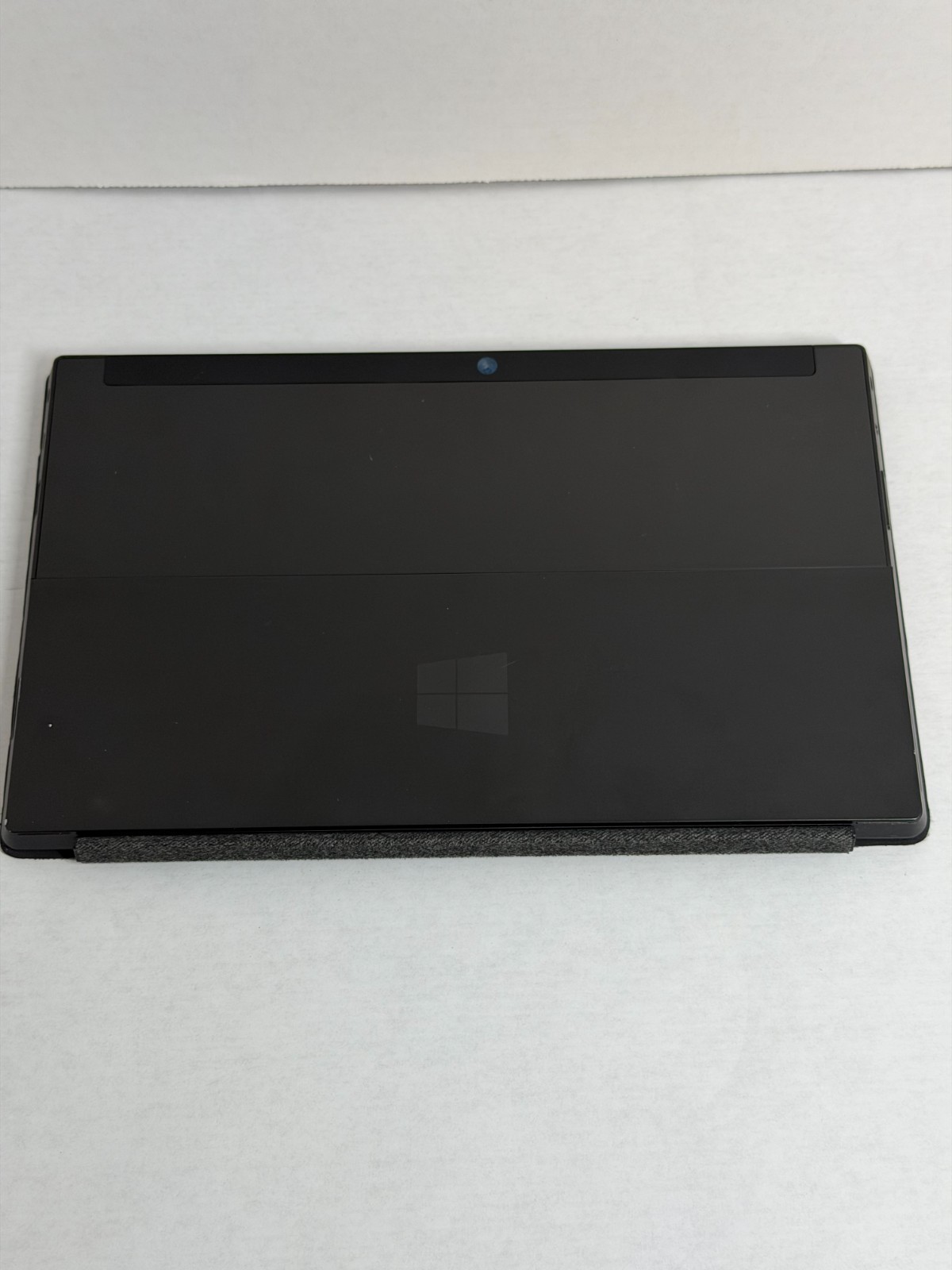 Microsoft Surface 1516 Nvidia TEGRA 3 1.30GHz 2GB Ram 32GB Windows RT NO CHARGER
