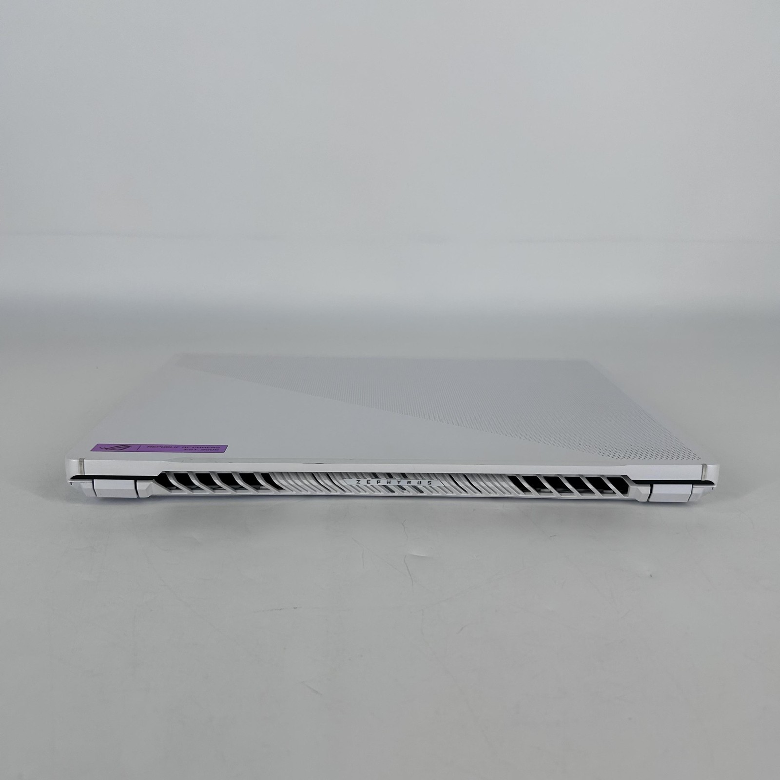 Asus ROG Zephyrus G14 GA402 14 QHD+ 3.3 GHz Ryzen 9 6900HS 40GB 1TB AMD RX 6700S