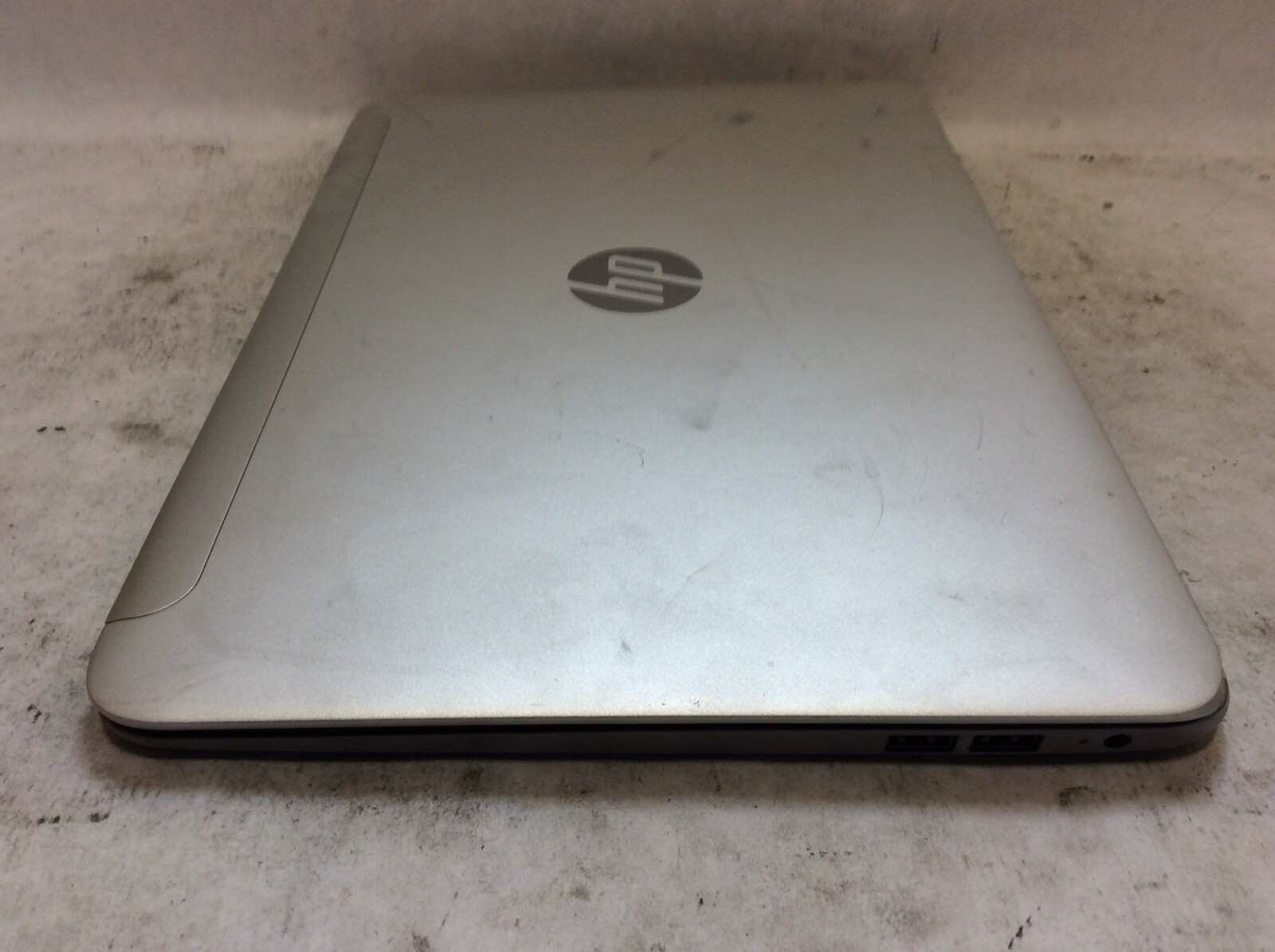 HP Stream 14-z010nr Laptop 14″ AMD A4 FALLING APART -PP