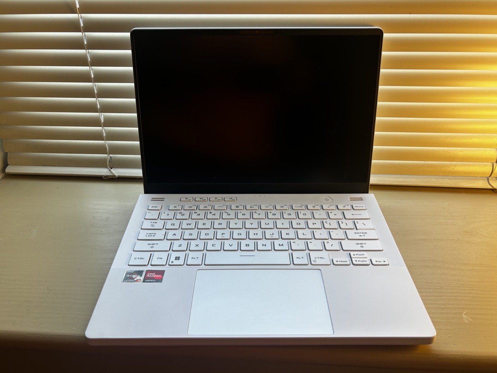 ASUS ROG Zephyrus G14 14″ Gaming Ryzen 9 6900HS 16GB RAM 1TB M.2 SSD RX 6700S
