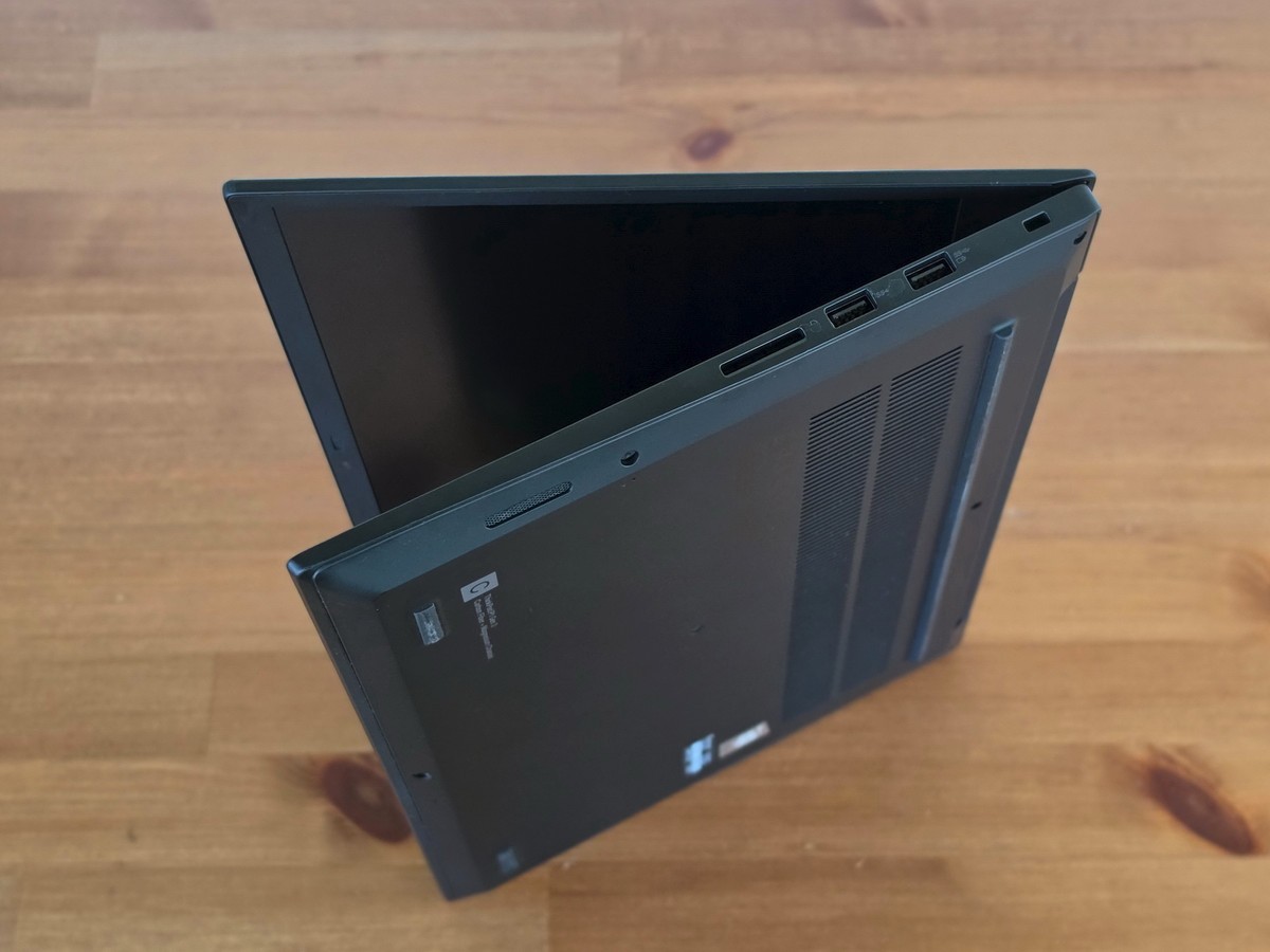 Lenovo ThinkPad P1 Gen 3 i7-10875H 16GB 15″ FHD 1920×1080 512GB SSD NVIDIA T1000