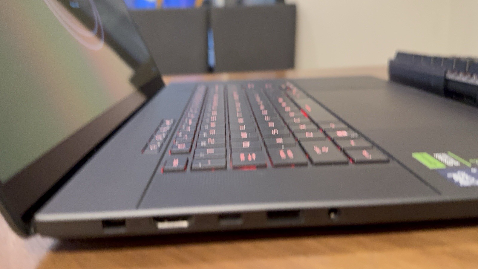 ASUS ROG Zephyrus G16 RTX 4090 BUNDLE Includes ASUS ROG mechanical keyboard