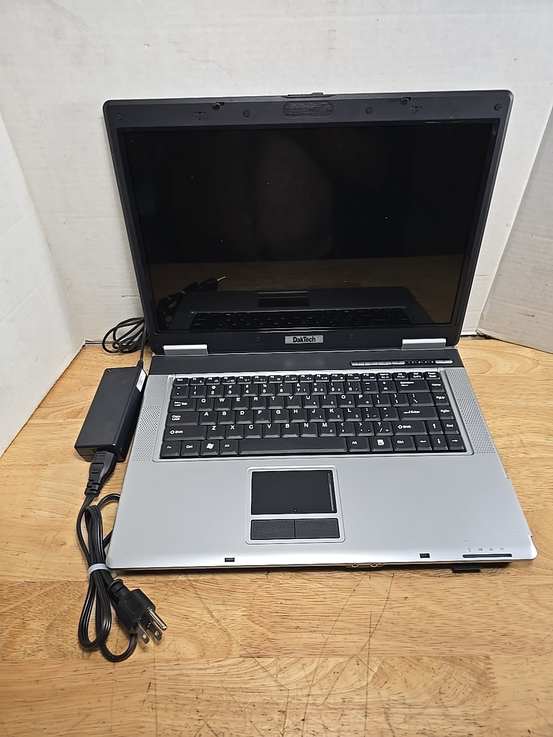 Upgraded DaKTech Windows Vista Buisiness Model S96FM Laptop Computer Works