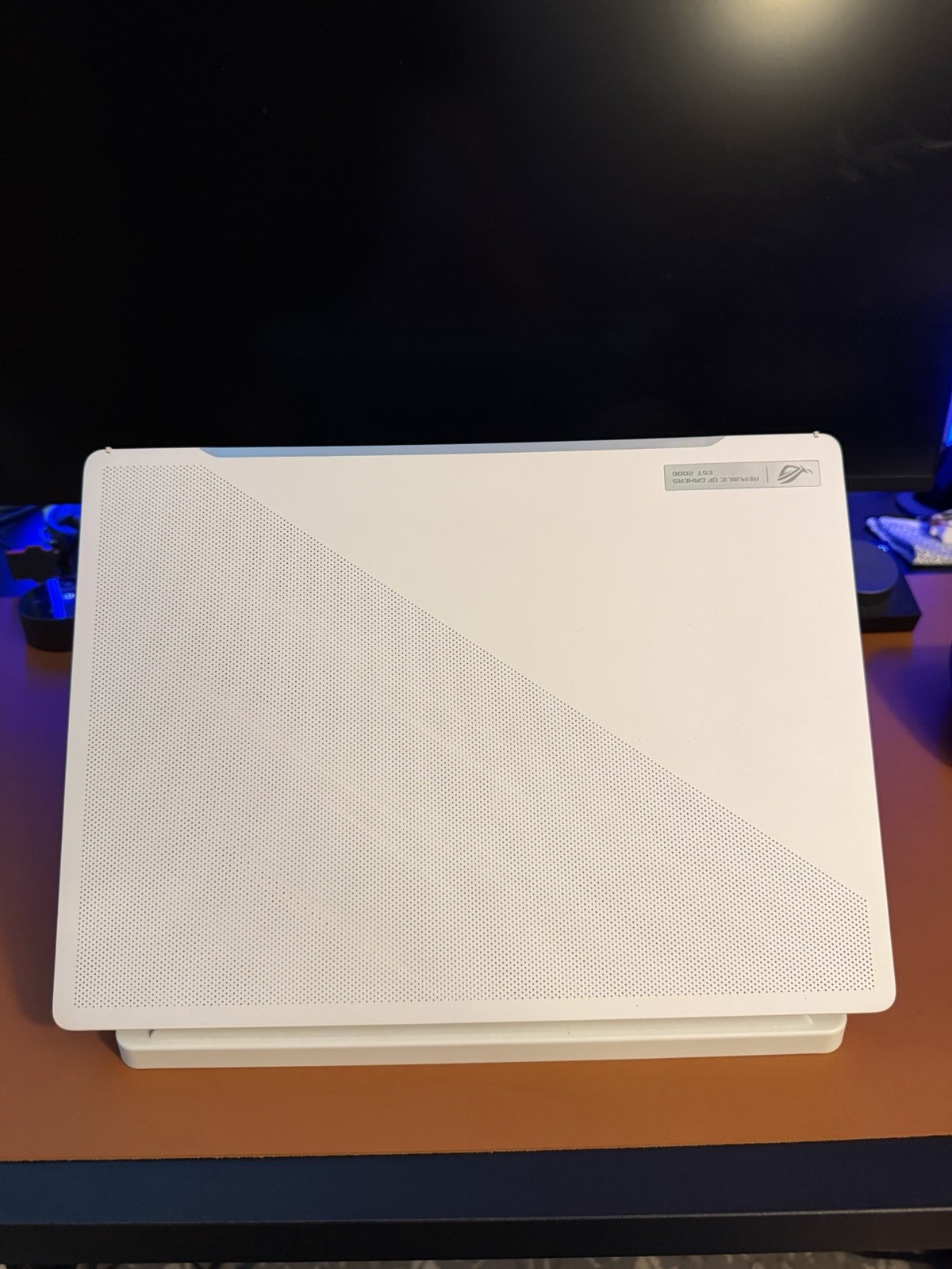 ASUS ROG Zephyrus G14 GA402NU 14in Ryzen 7 7735HS 16GB 1TB RTX 4050 White W11