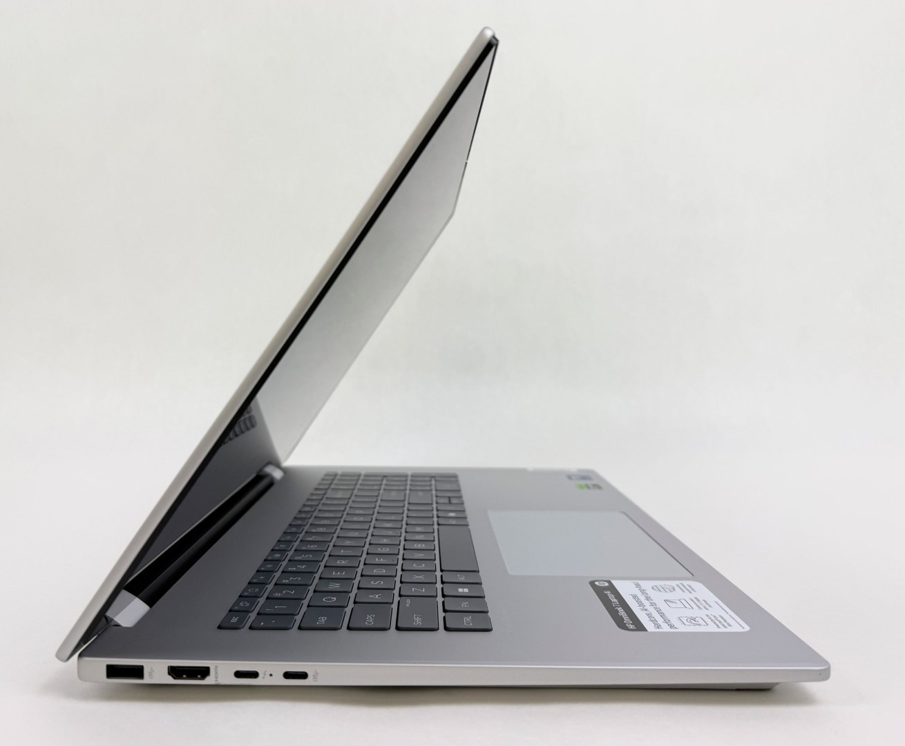 HP OmniBook 7 17-dc0073cl 17.3″ FHD Touch Ultra 7 258V 32GB 1TB RTX 4050 W11H