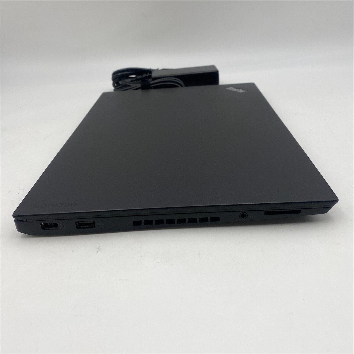 Lenovo ThinkPad T460s i7-6600U 8GB RAM 180GB SSD “scratches”