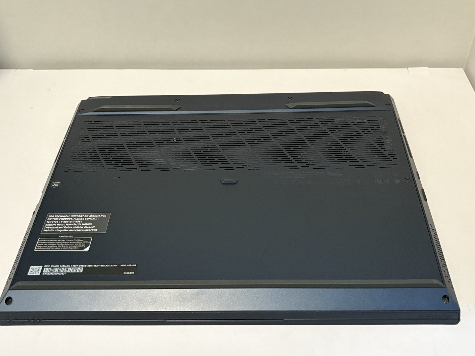 Stealth 14 Studio A13V Mg-Al Fingerprint Proof Gaming Laptop