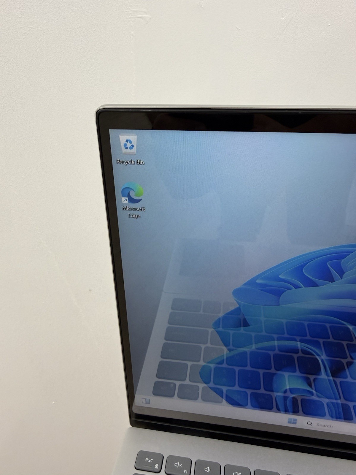Dell Inspiron 5425 Ryzen 7 Touchscreen – No RAM / No SSD – Read
