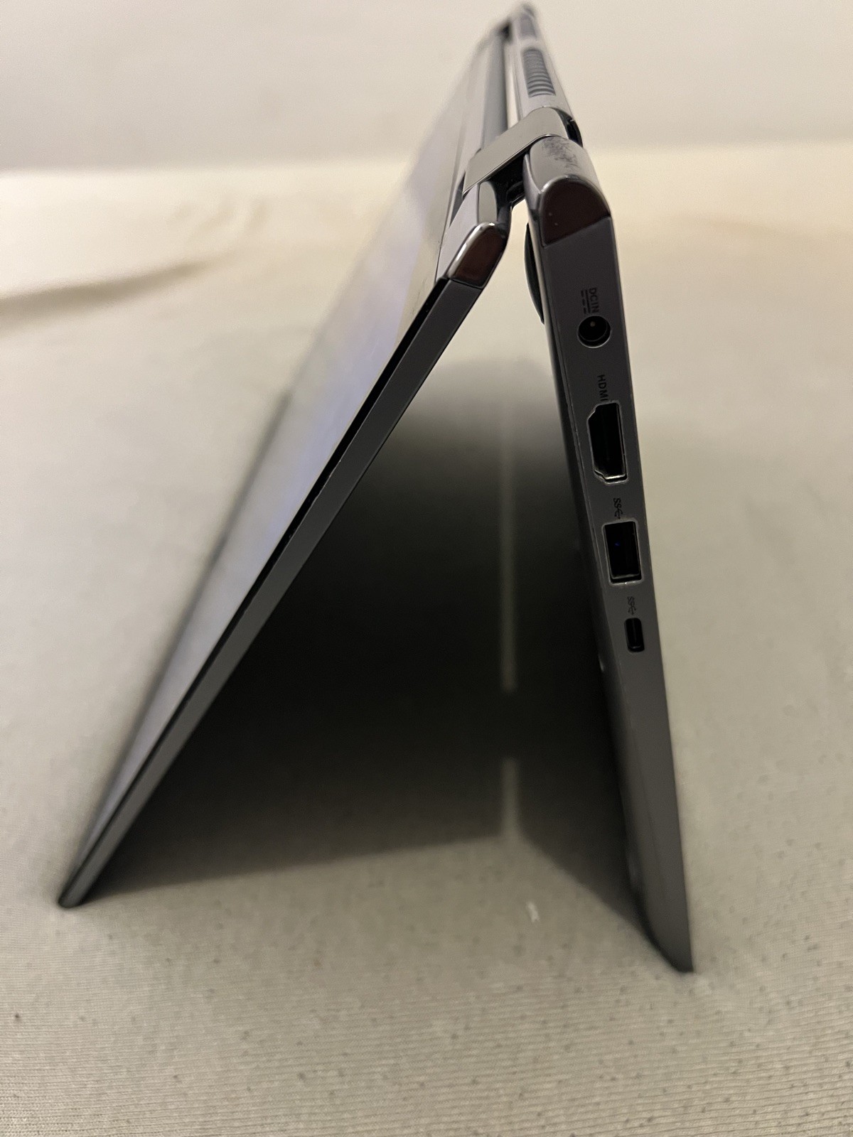 Asus ZeenBook Q406DA Ryzen 5 3500U AMD Vega 8 Touchscreen Display flip tablet