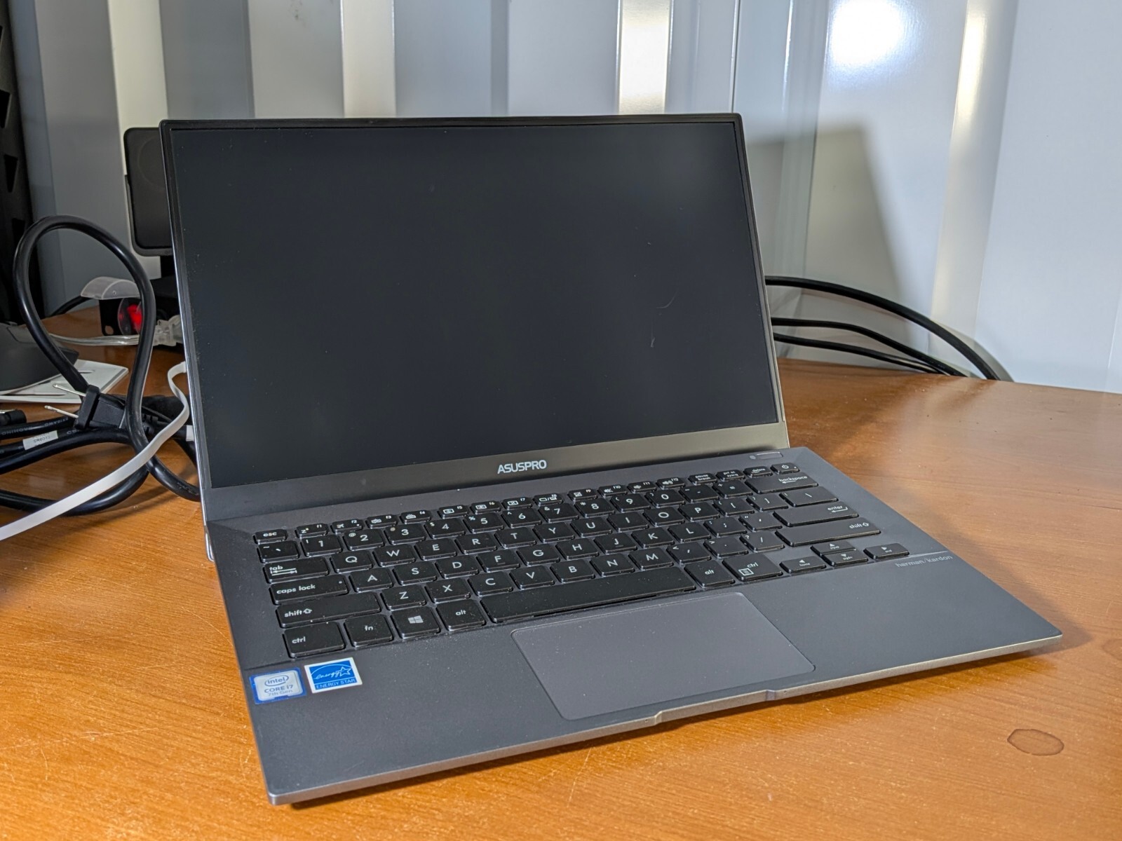 14″ ASUS B9440U Notebook Laptop – 7th Gen i7 Processor – No power!!
