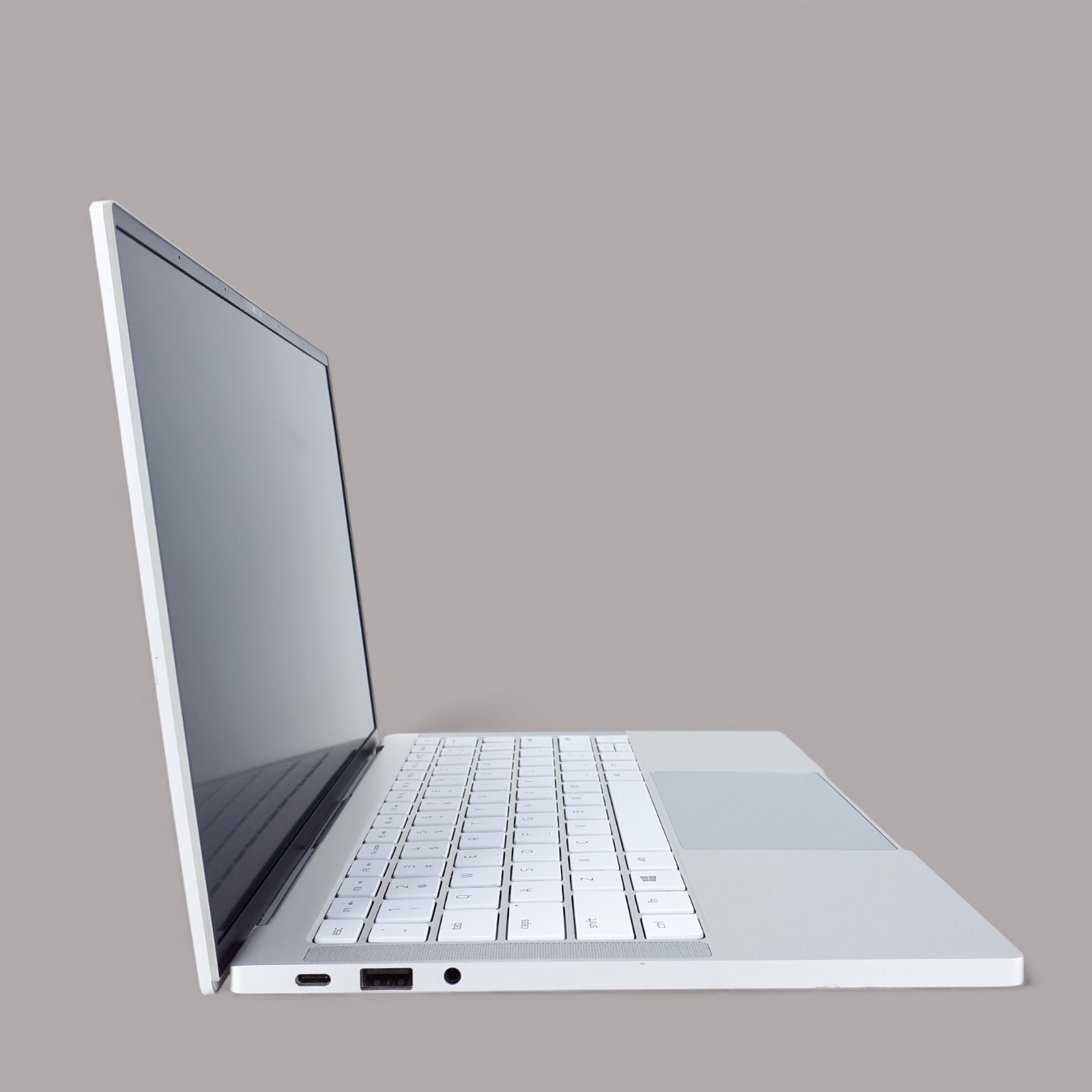 Razer Book 13 2020 RZ09-0357 13.4″ Laptop 11th Gen 16GB For Parts *AS IS*