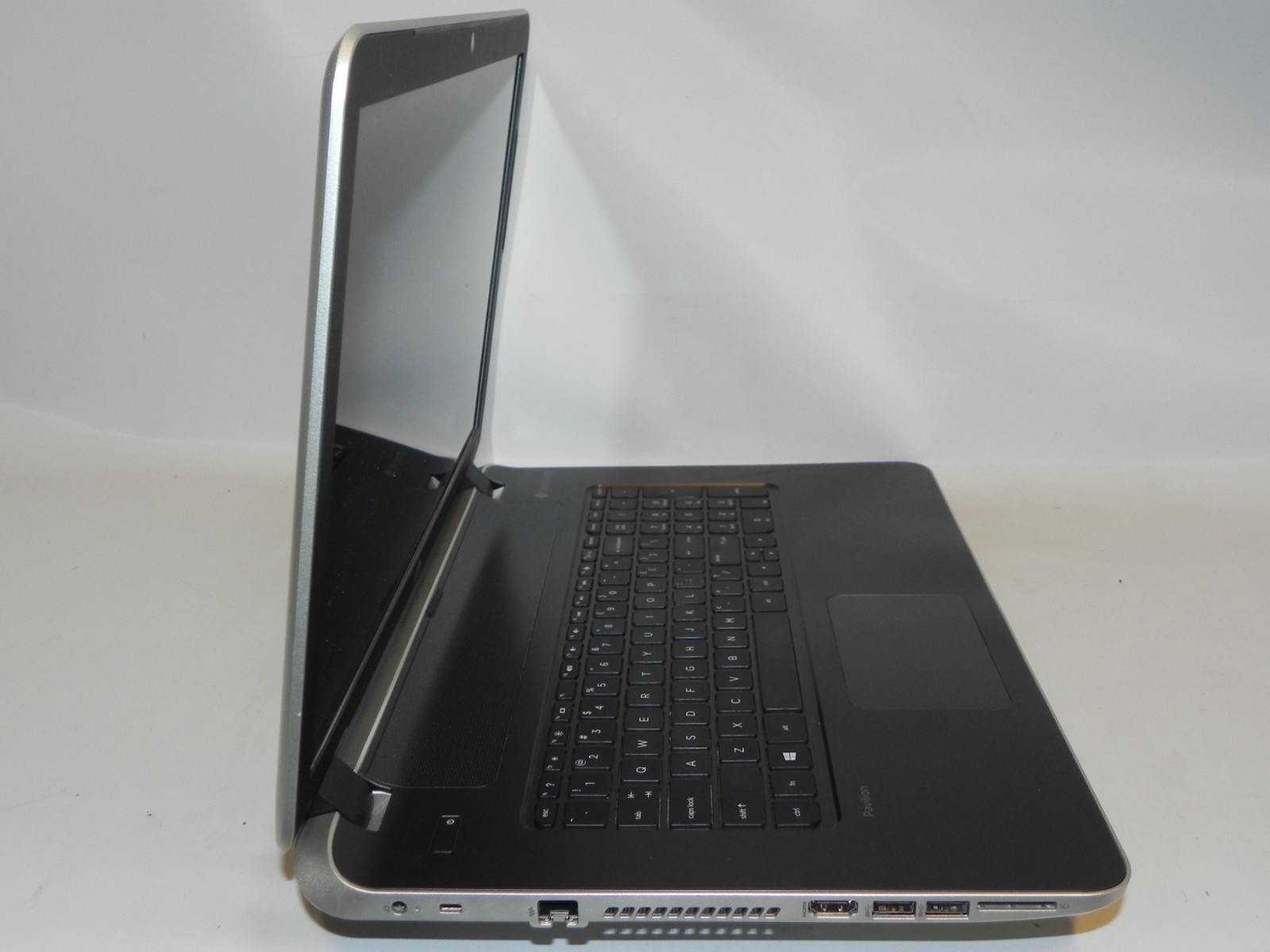 HP Pavilion 17 AMD A6-6310 1.6GHz 4GB RAM – FOR PARTS OR REPAIR –
