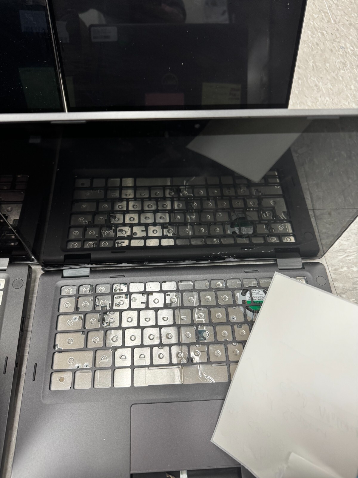 Lot of 12 X 5300 2-in-1 Core i7 8th Gen (Good motherboard and Damaged Screens)