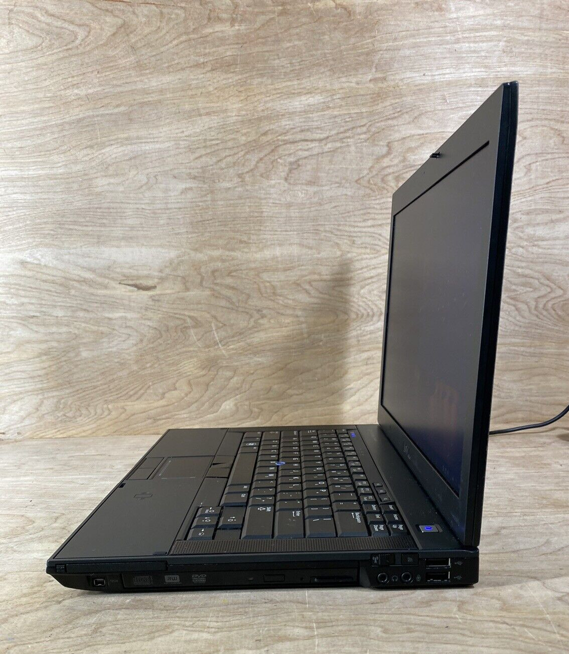 Dell Latitude E6400 Laptop C2D T9550 2,66 2Gb RAM 320Gb HDD Linux Bad Battery