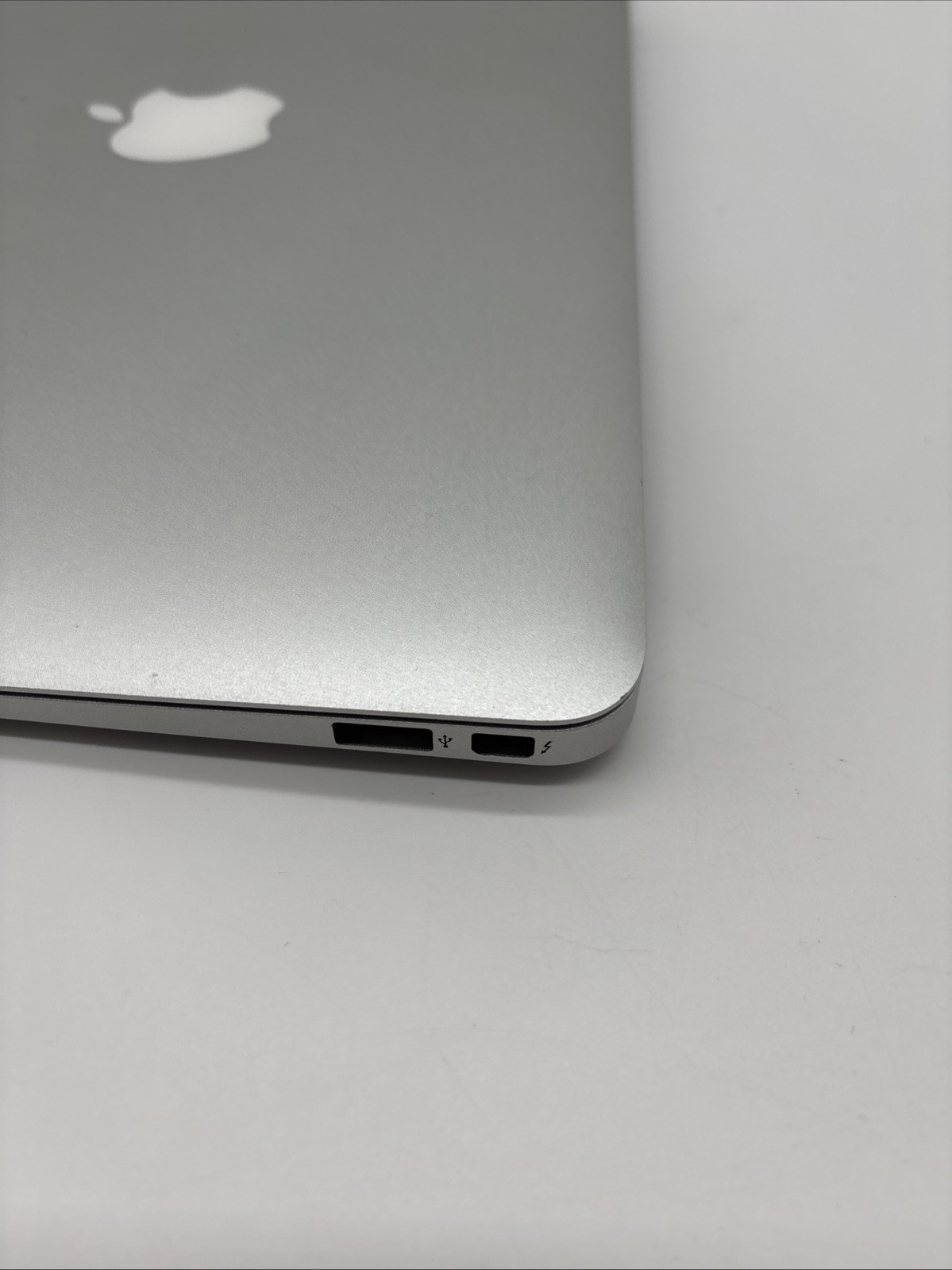 Apple MacBook Air – A1370 – 12”- Core i5-2467M 1.6GHz 4GB RAM 128GB SSD Silver