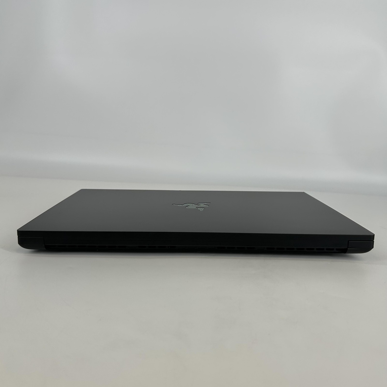 Razer Blade 16 120Hz UHD+ 2.2 GHz i9-13950HX 32GB 1TB/1TB NVIDIA RTX 4090 Good