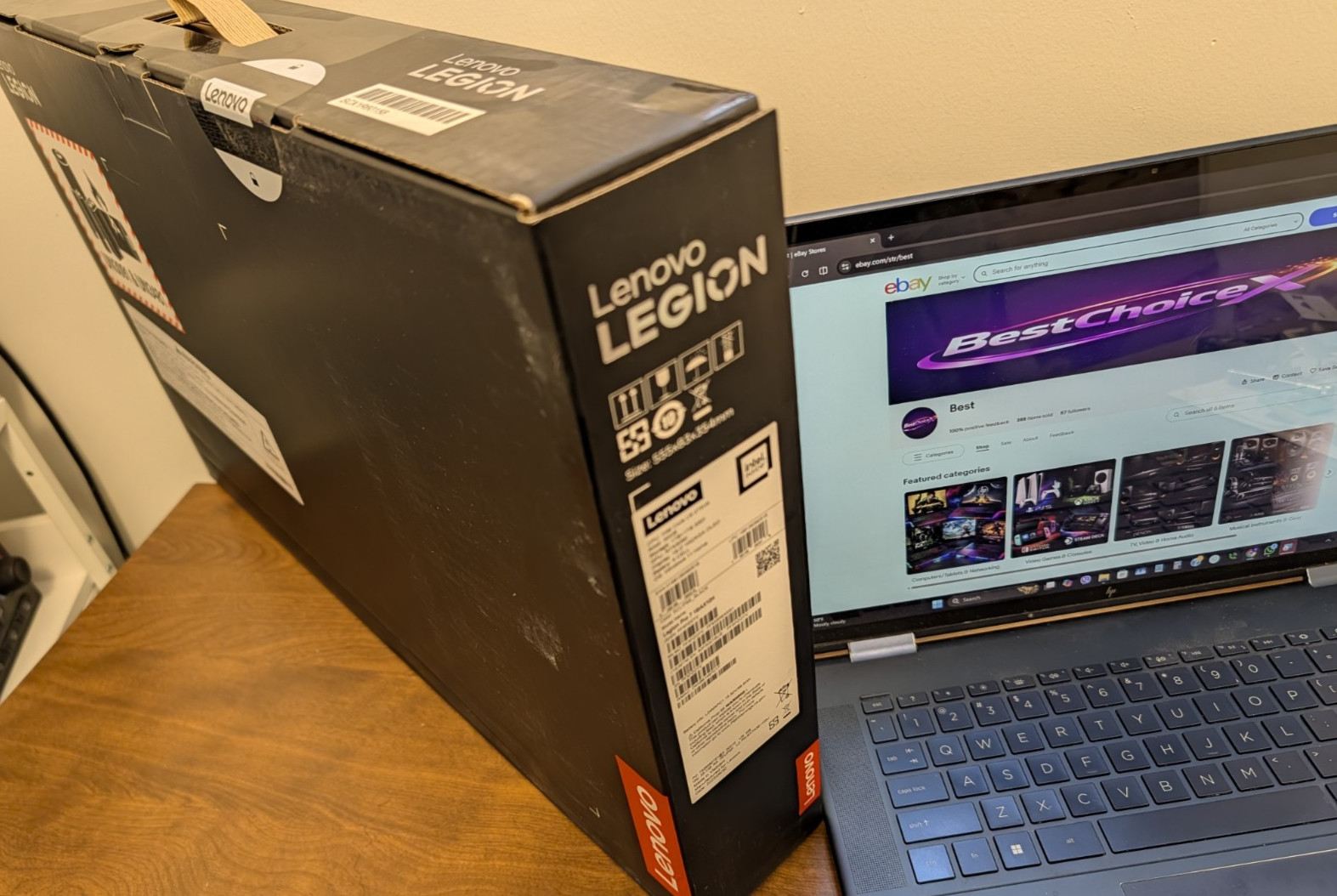 Brand New Sealed Lenovo Legion Pro 7i Gen 10 Ultra 9 275HX RTX 5090 32GB 2TB