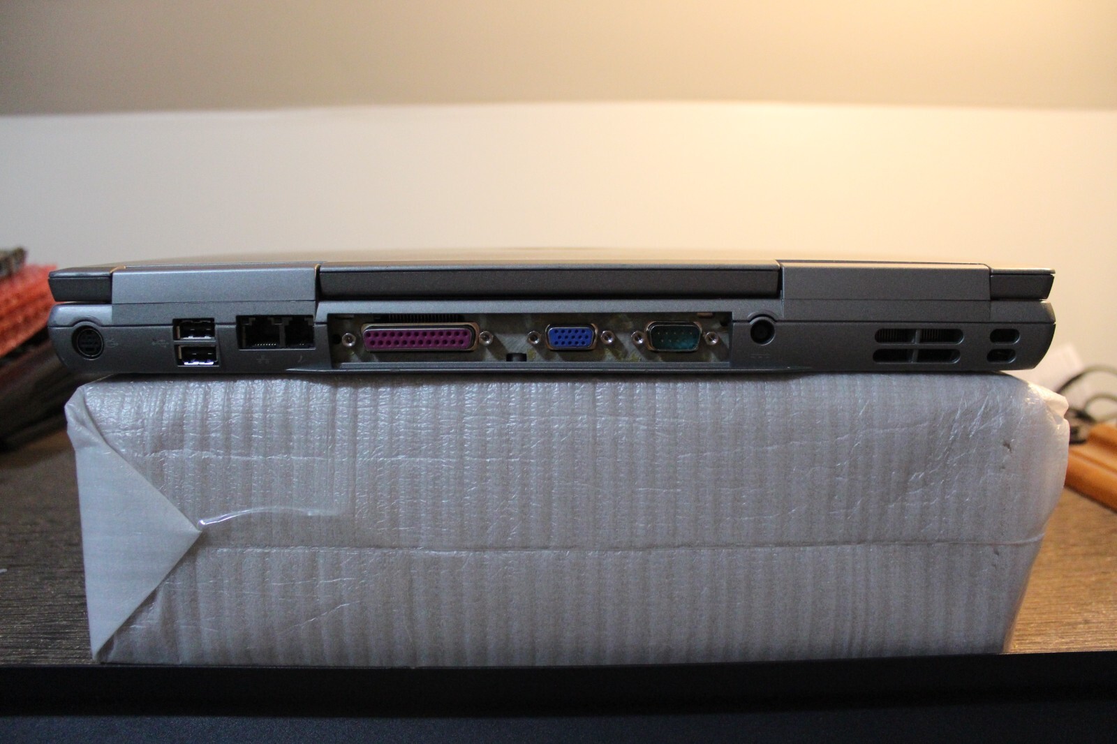 Dell D800 (1.40GHz/1GB/60GB/CDRW-DVD) WXGA Win XP PRO – SERIAL & PARALLEL Ports