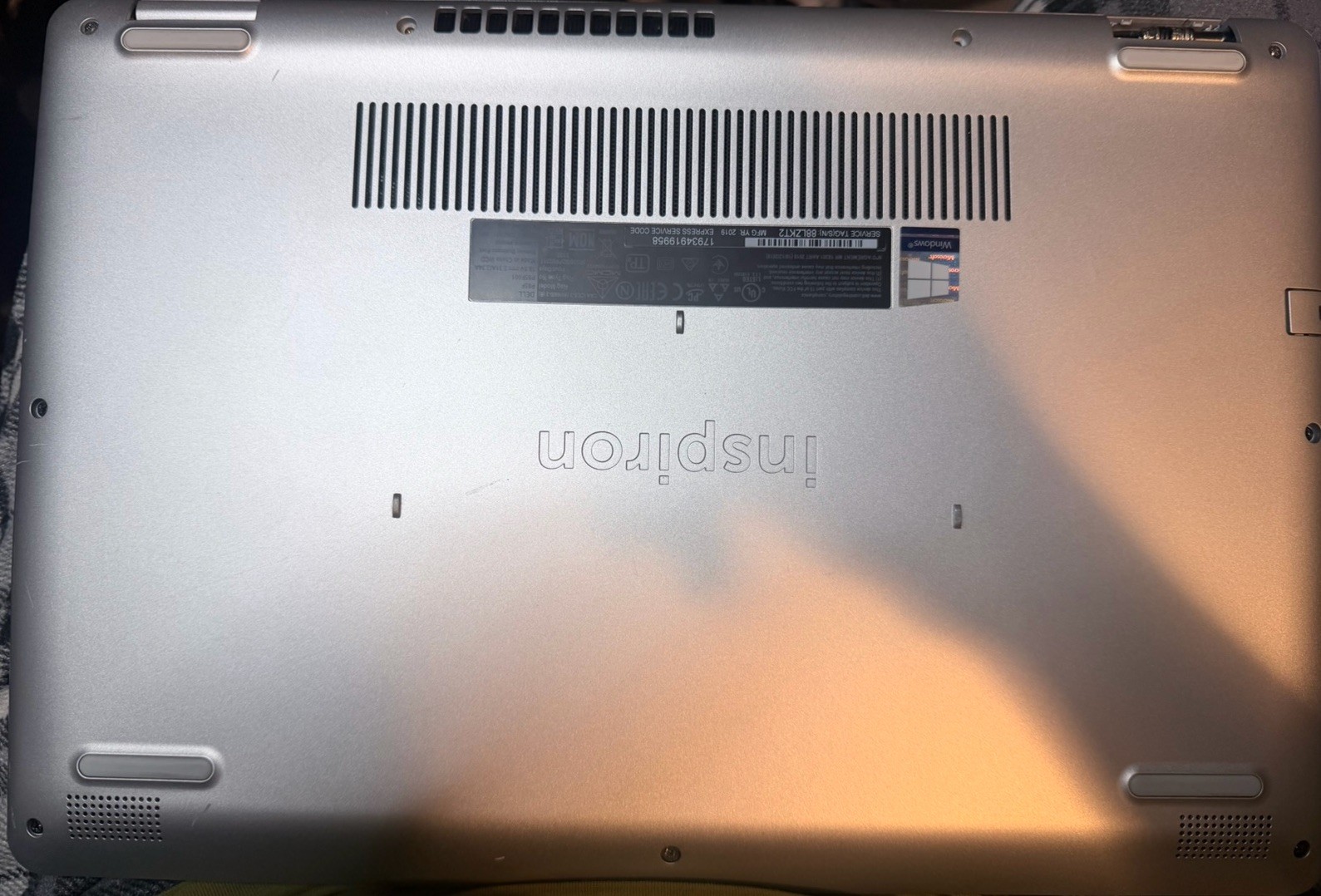 Dell Inspiron 5584 | i5-8265U 1.60GHz | NO RAM | NO SSD